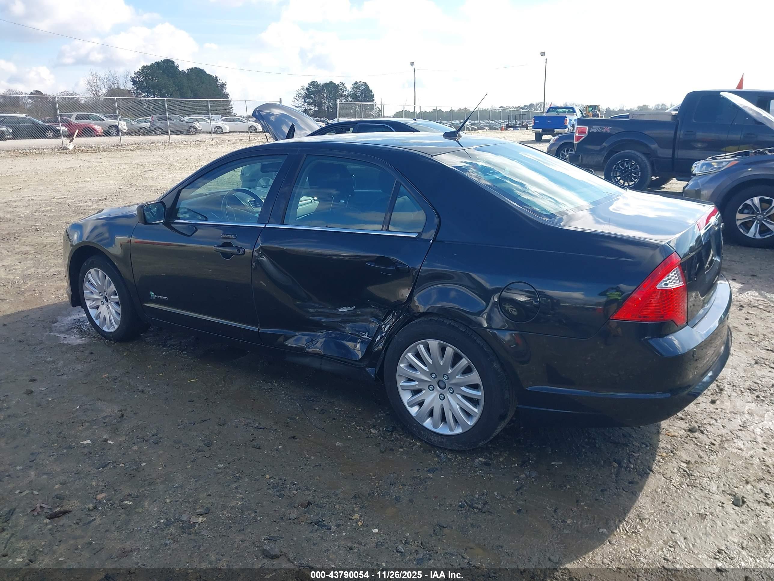 FORD FUSION image 6
