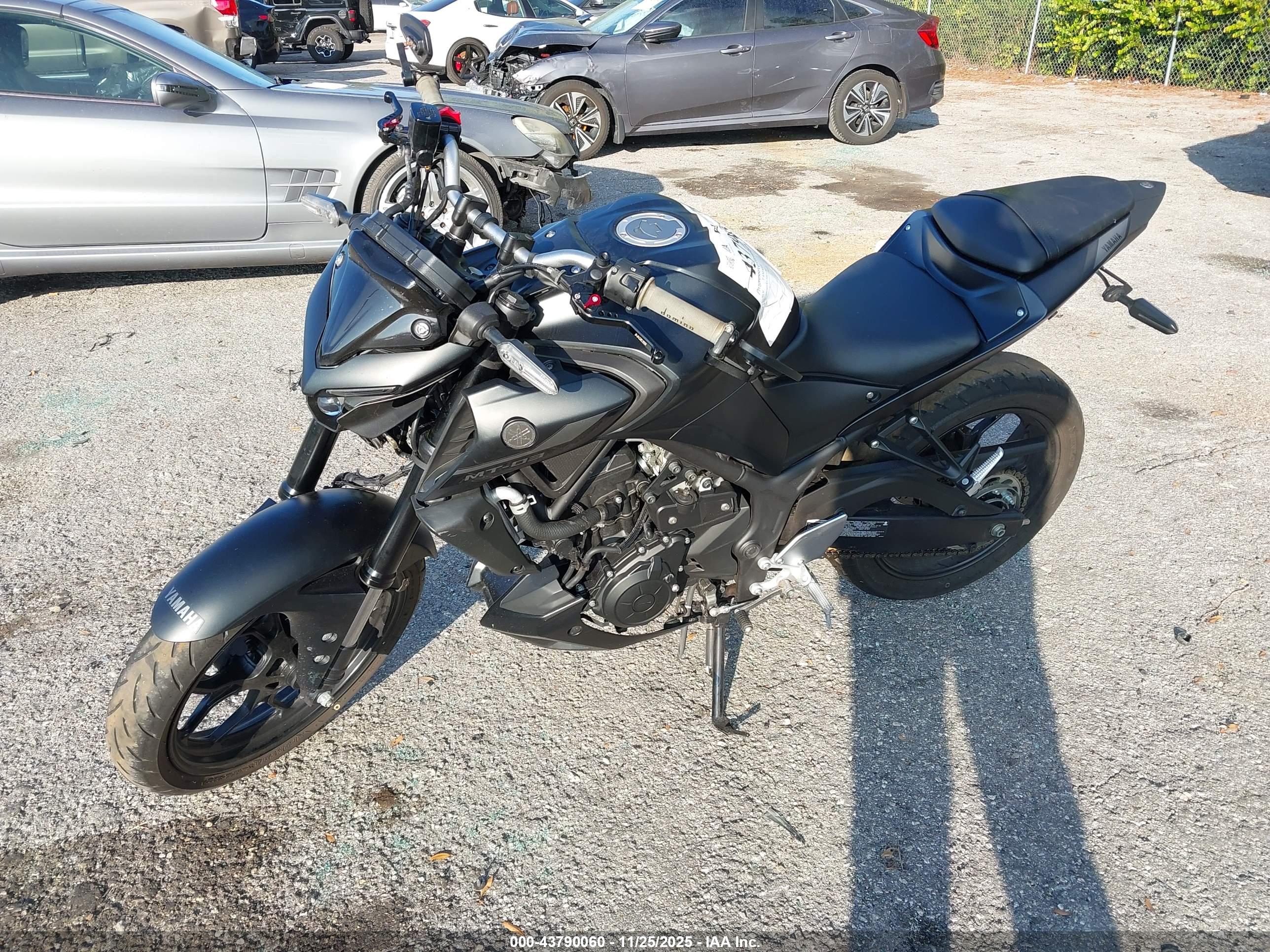 YAMAHA MT-03 image 2
