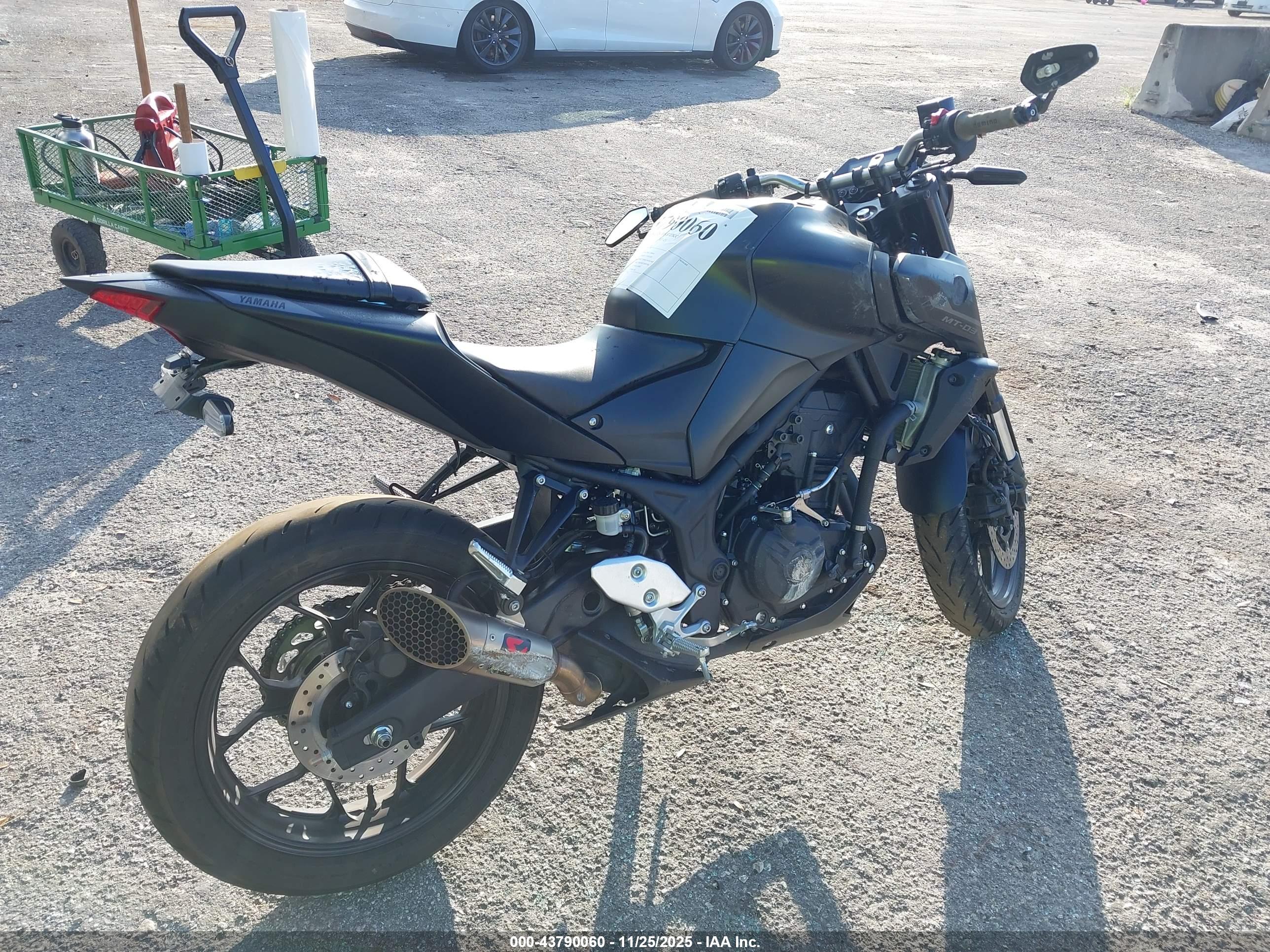 YAMAHA MT-03 image 4