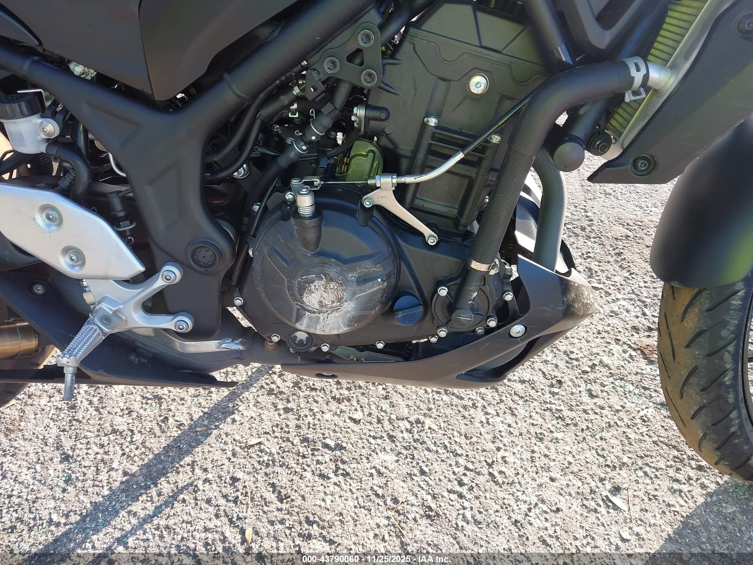 YAMAHA MT-03 image 8