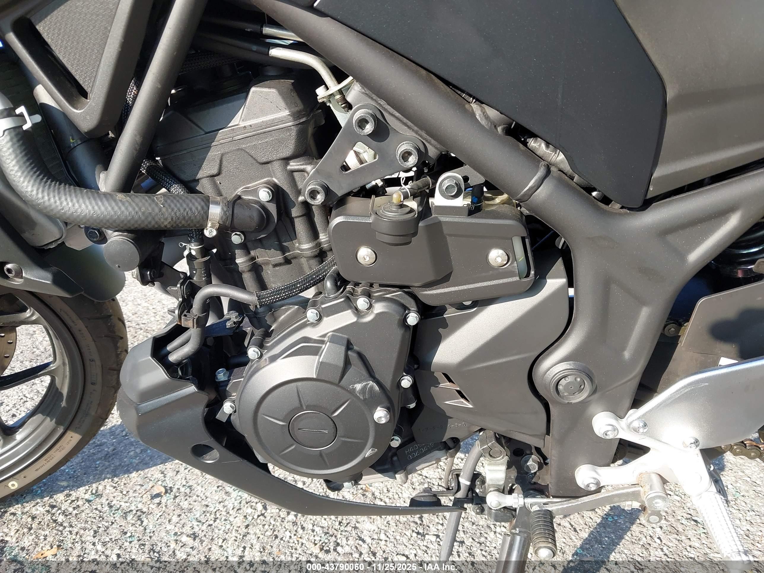 YAMAHA MT-03 image 9
