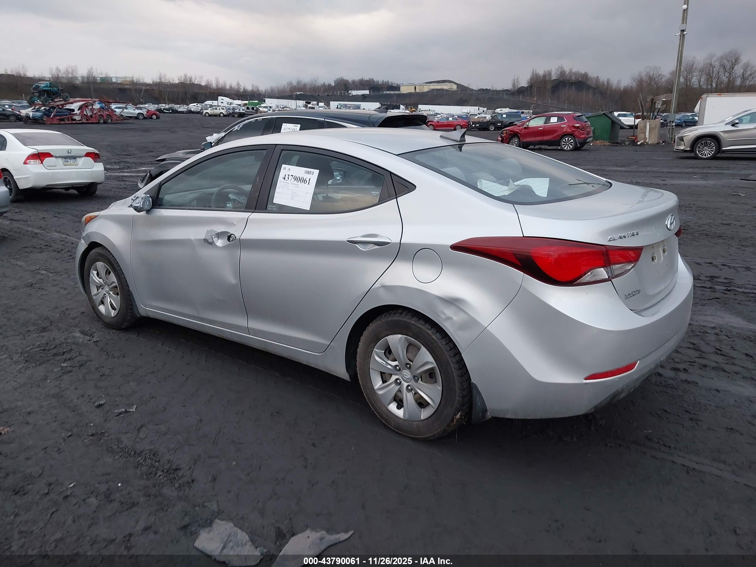 HYUNDAI ELANTRA image 3
