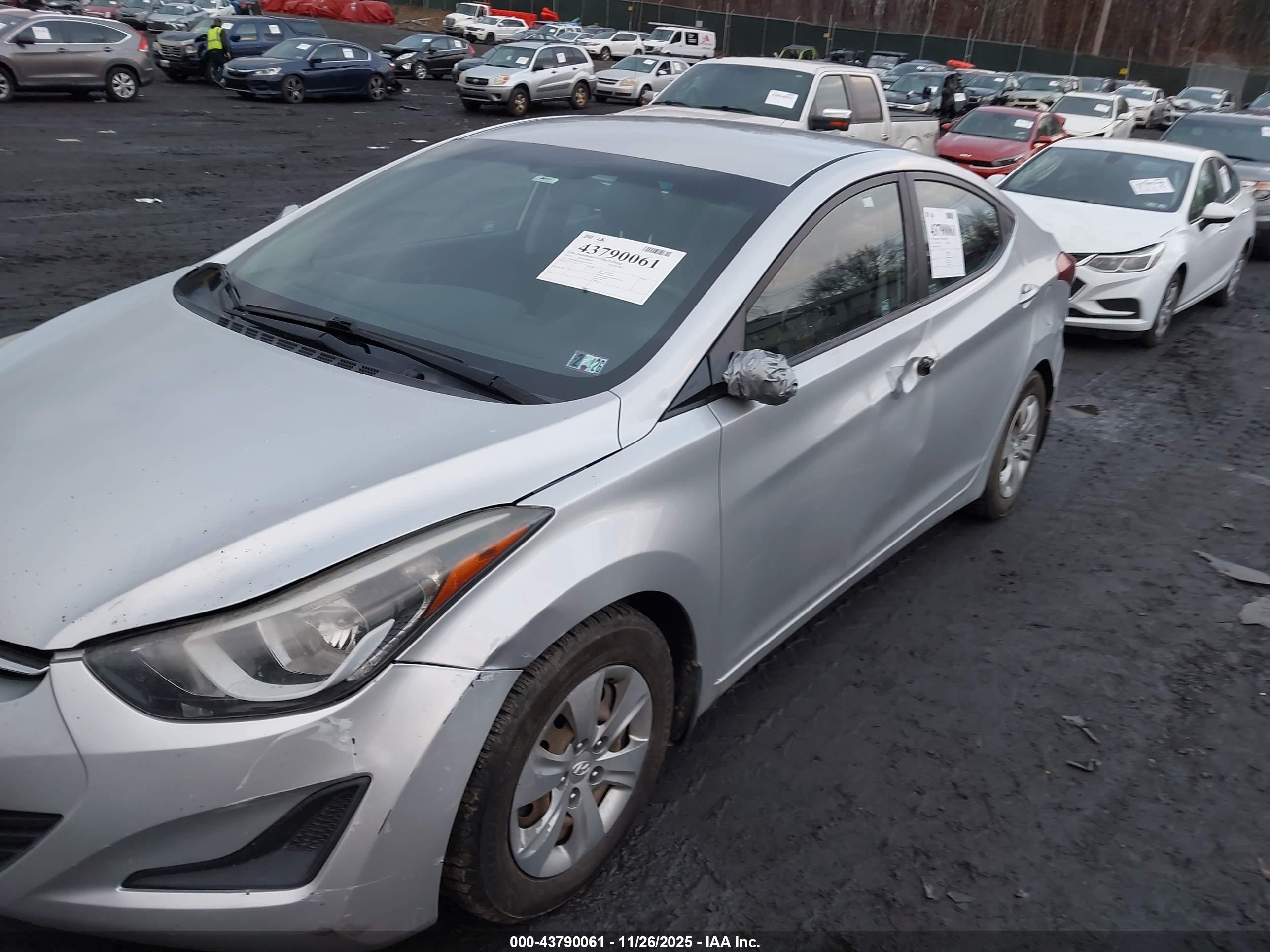 HYUNDAI ELANTRA image 6