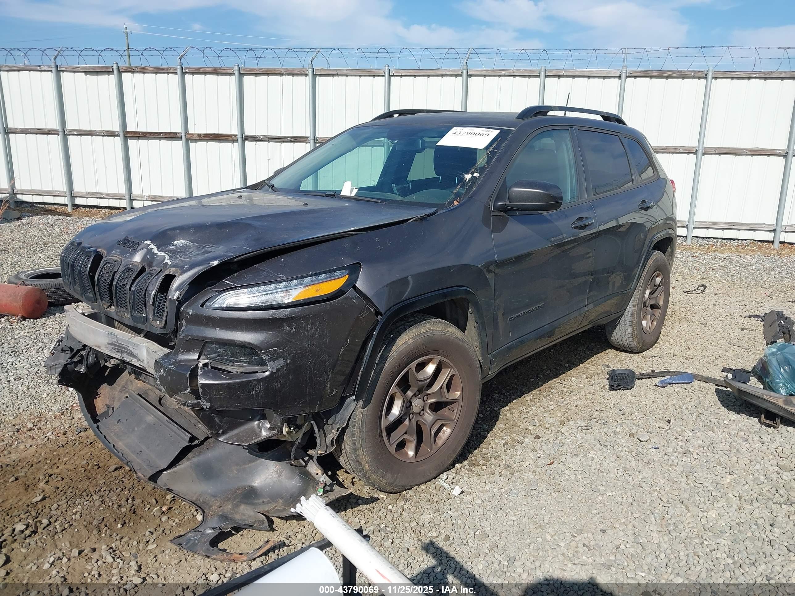 JEEP CHEROKEE image 2