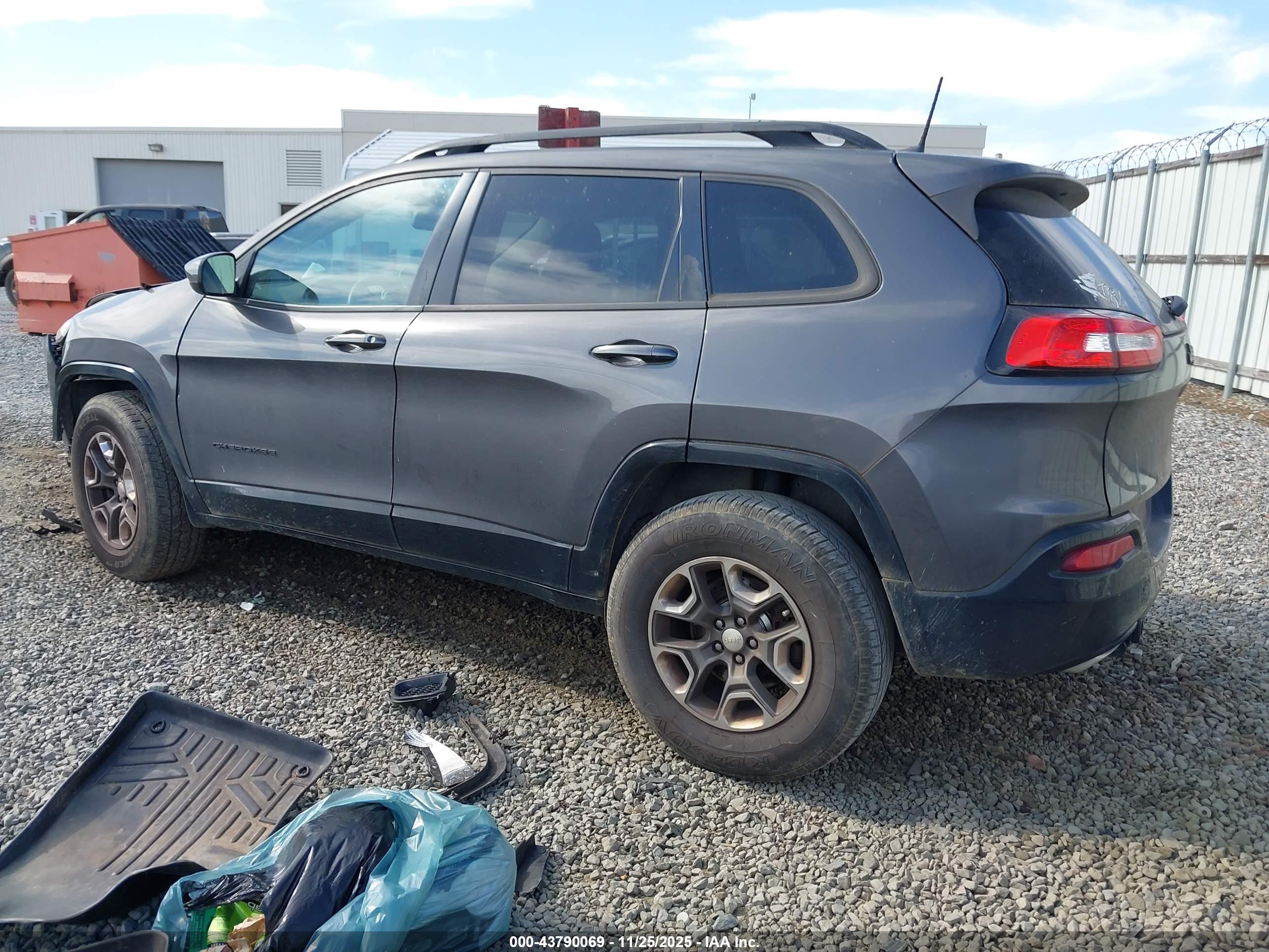 JEEP CHEROKEE image 3