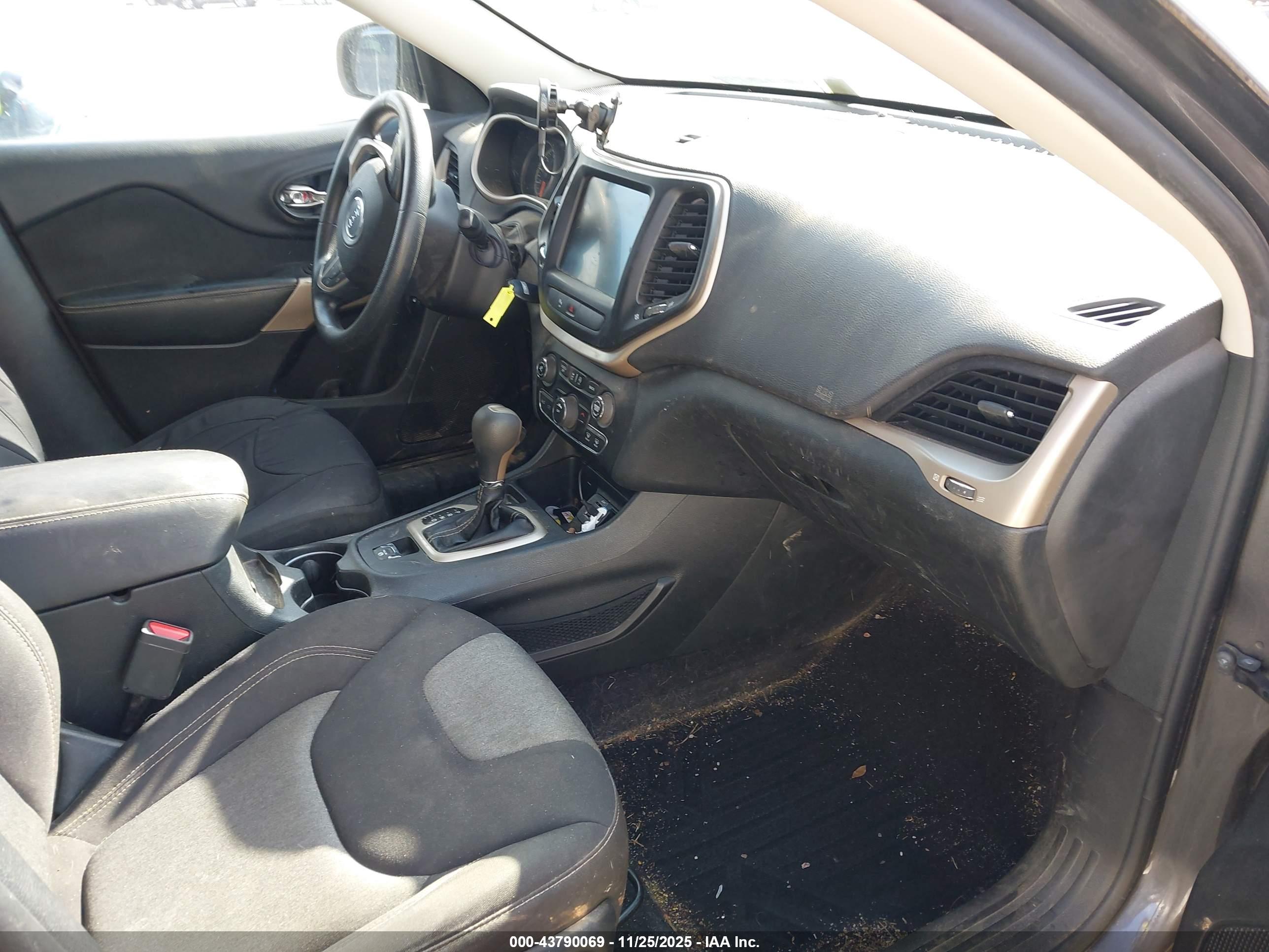 JEEP CHEROKEE image 5