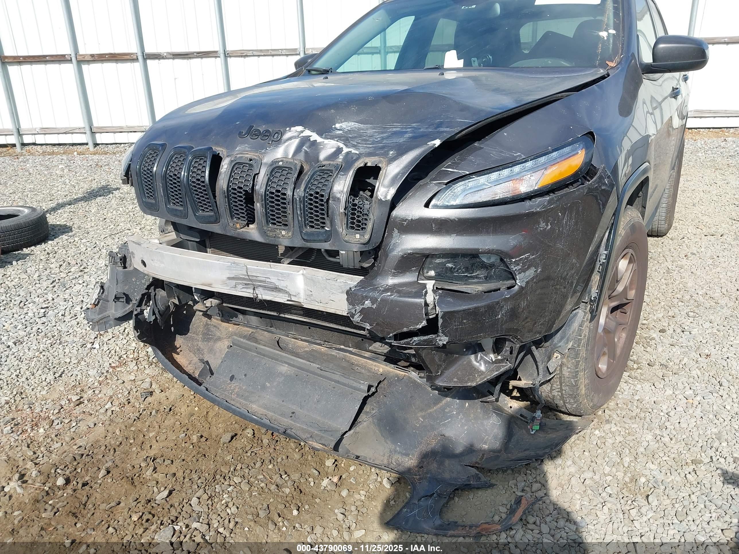 JEEP CHEROKEE image 6