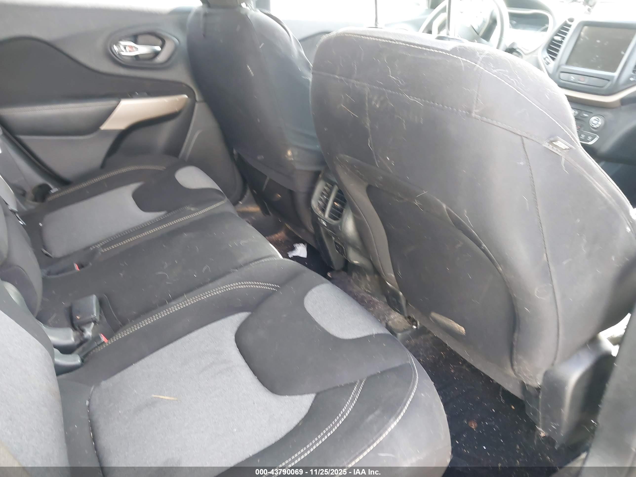 JEEP CHEROKEE image 8