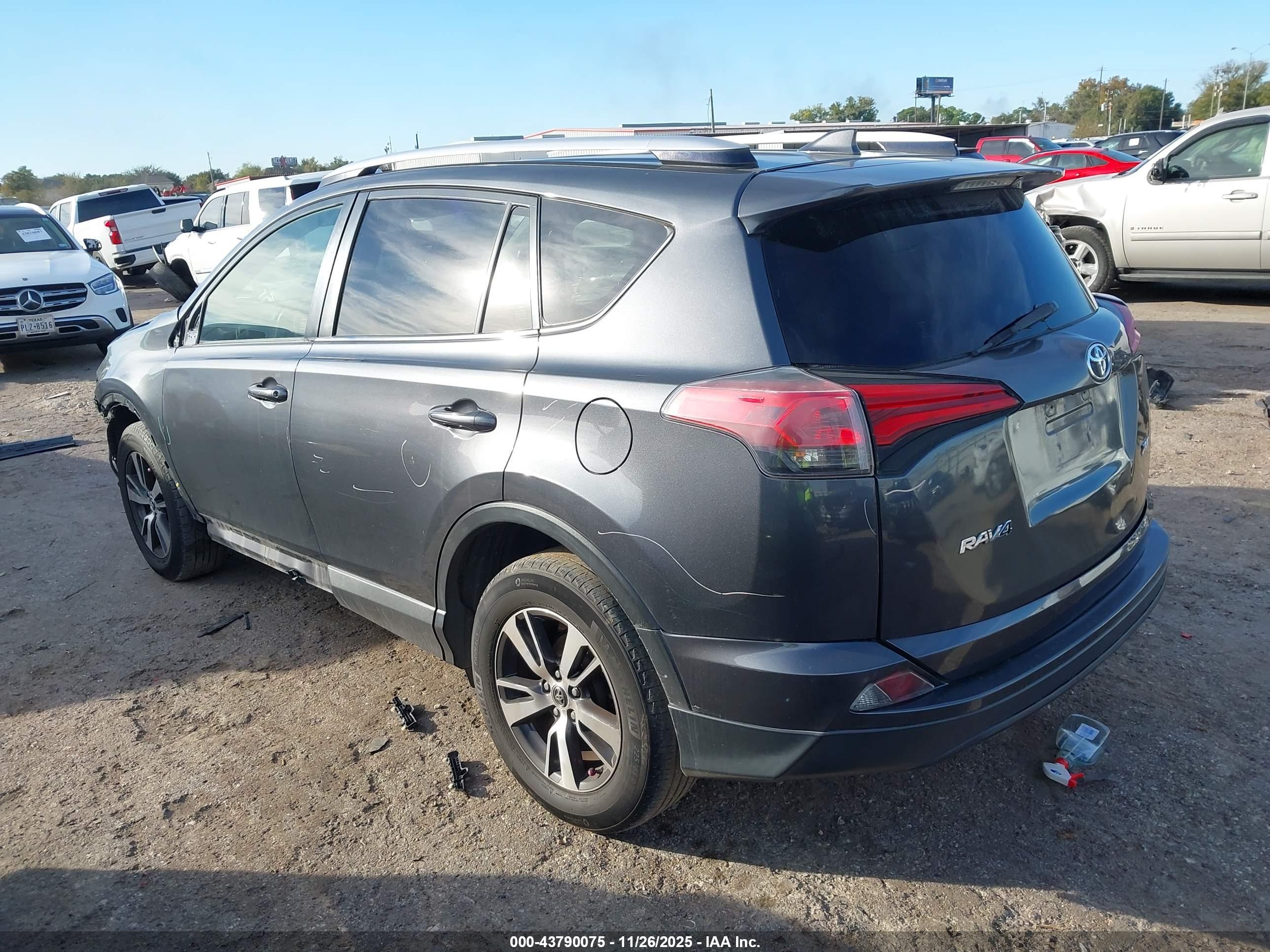 TOYOTA RAV4 image 3