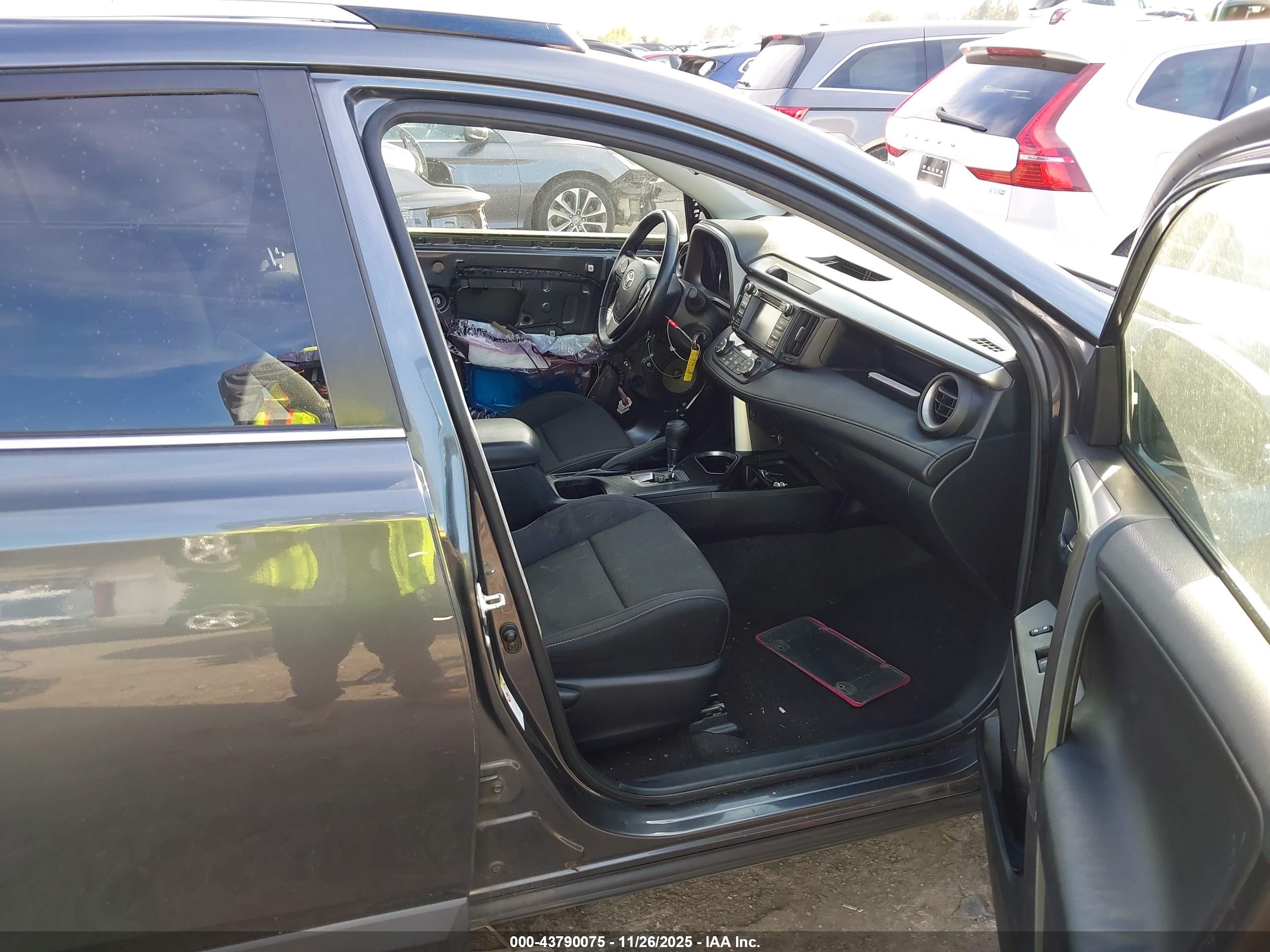TOYOTA RAV4 image 5
