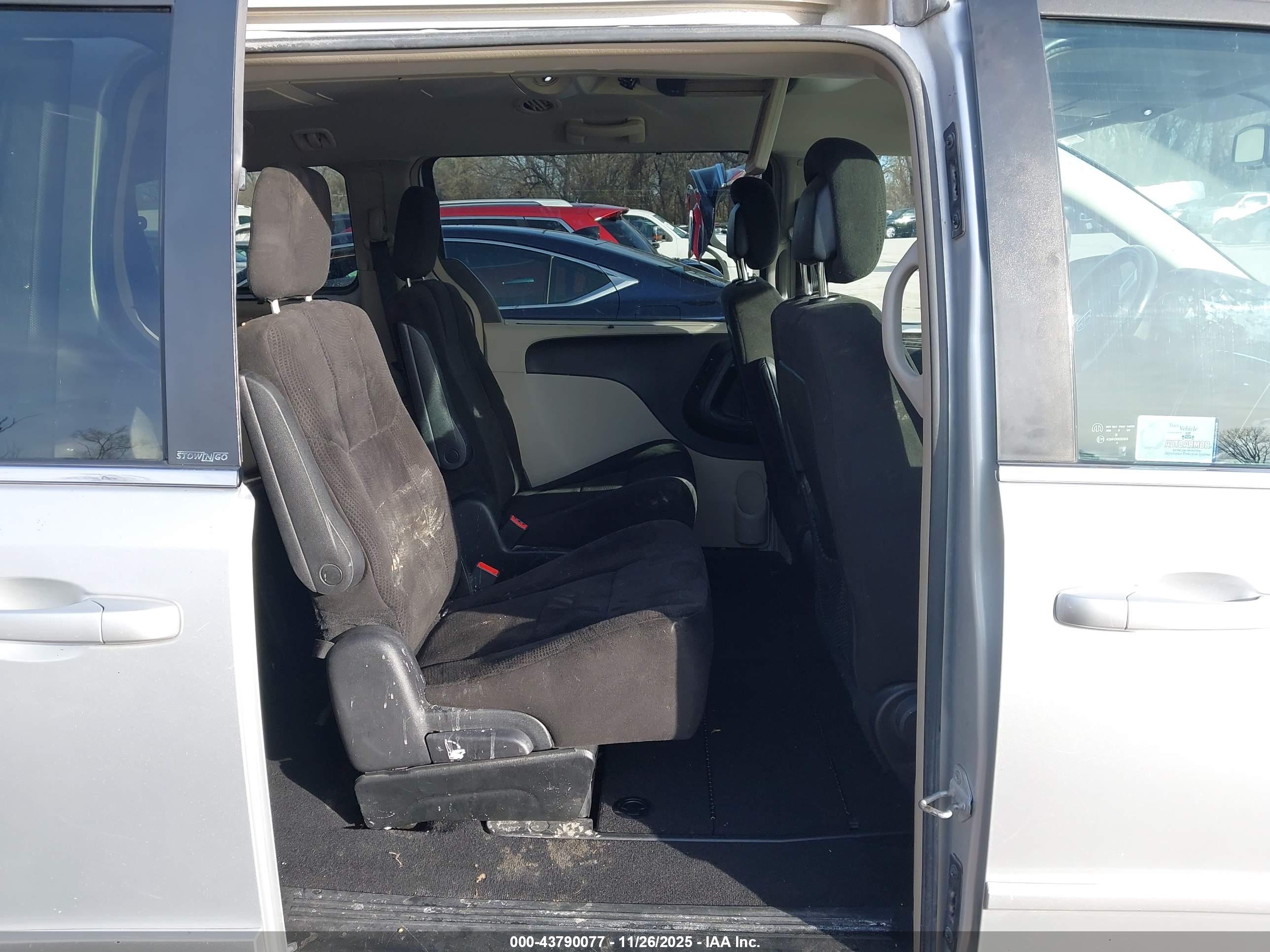 DODGE GRAND image 8