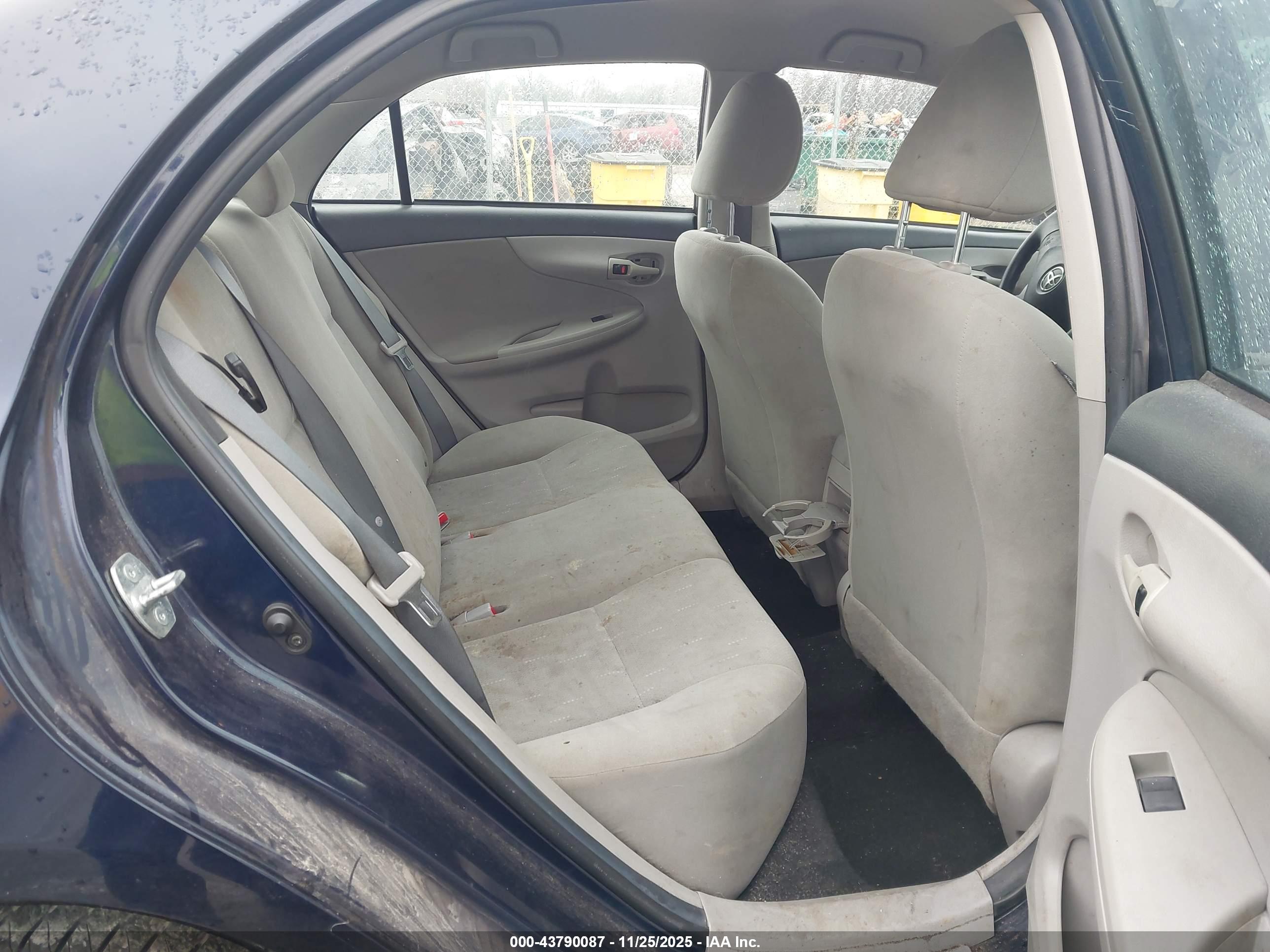 TOYOTA COROLLA image 8
