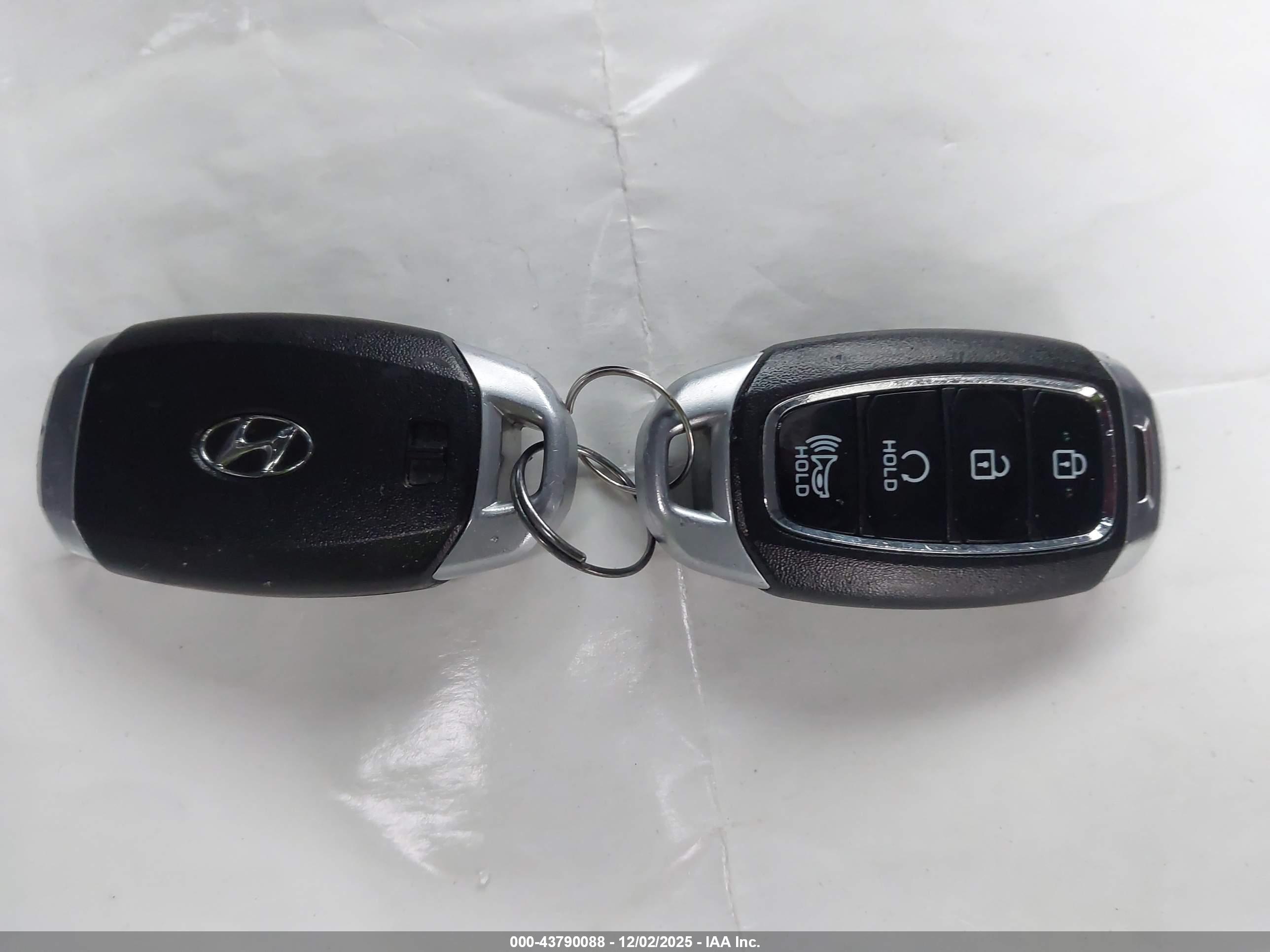 HYUNDAI KONA image 11