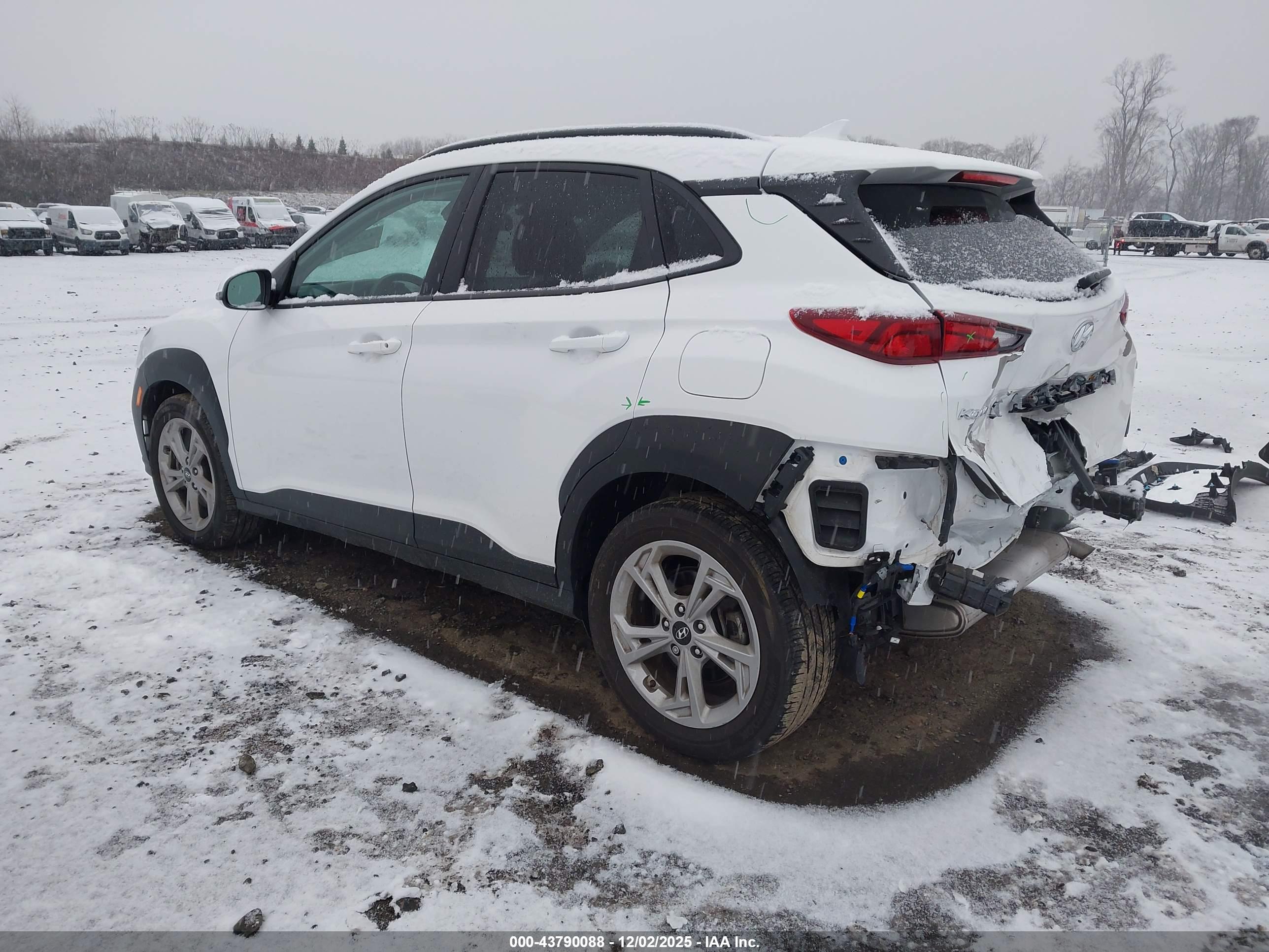 HYUNDAI KONA image 3