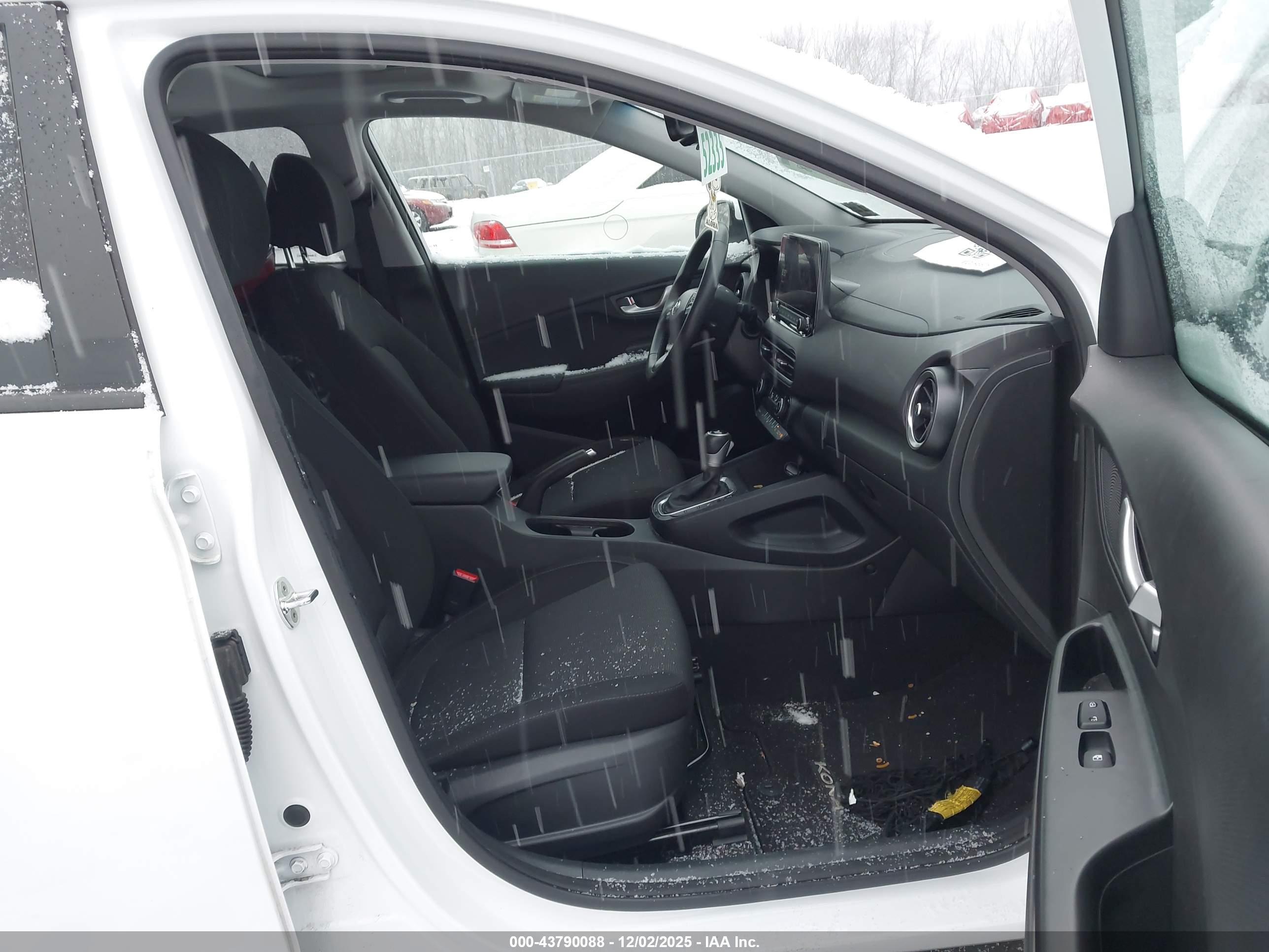 HYUNDAI KONA image 5