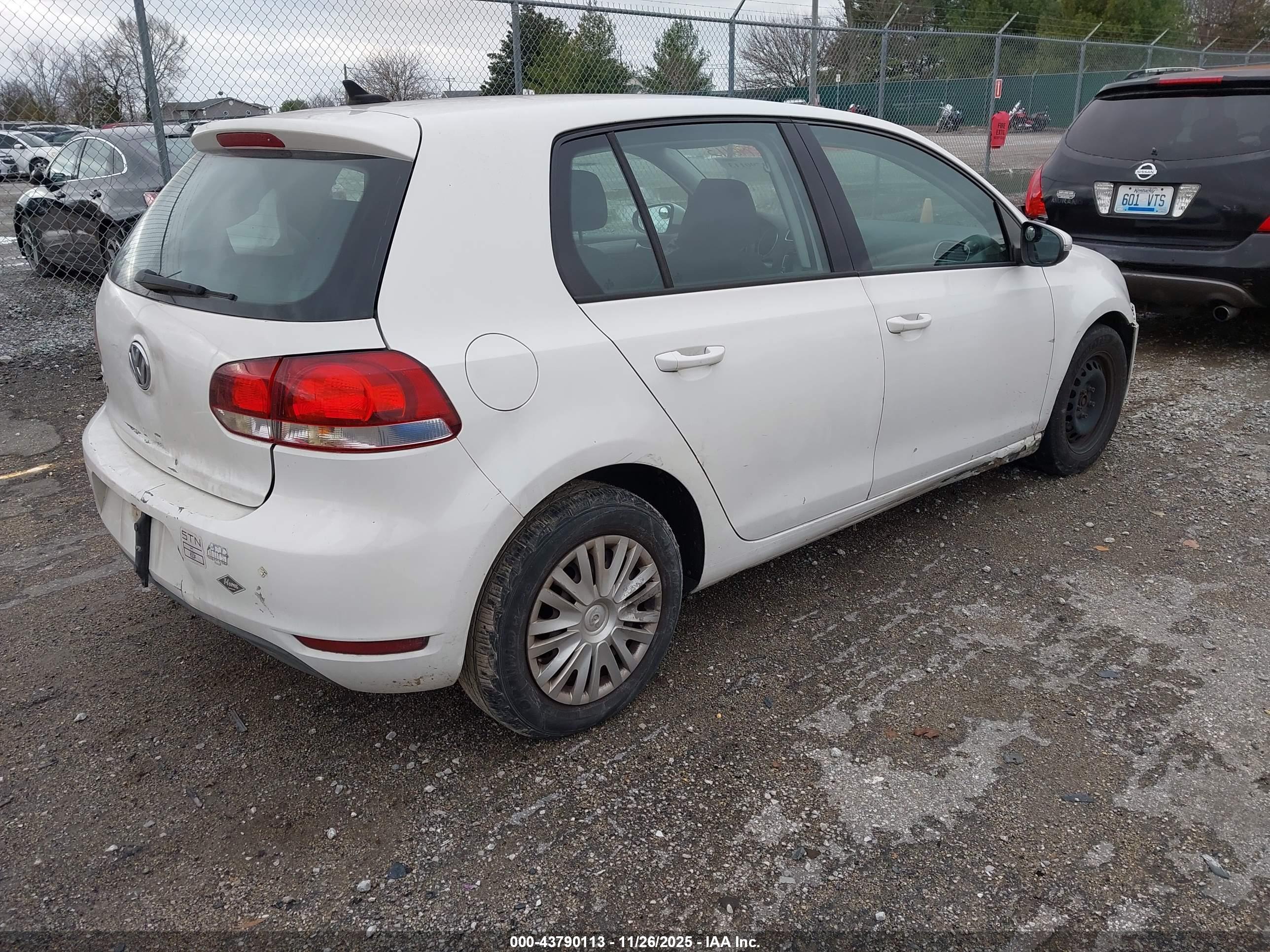 VOLKSWAGEN GOLF image 4