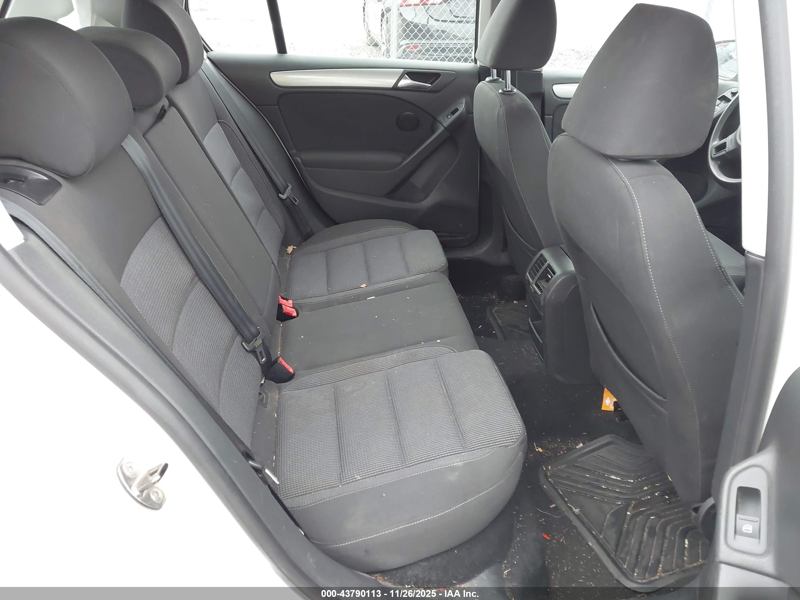VOLKSWAGEN GOLF image 8