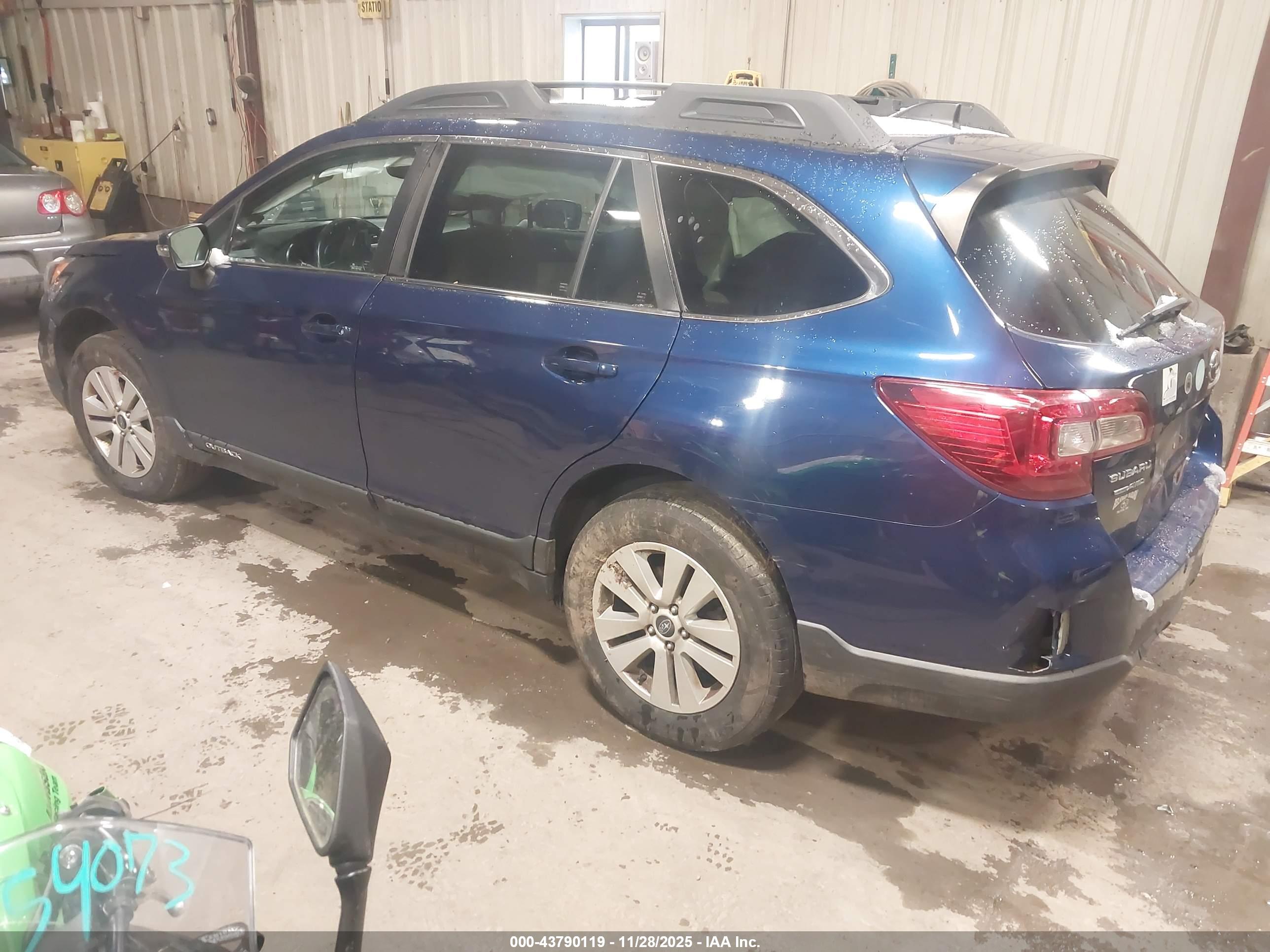 SUBARU OUTBACK image 3