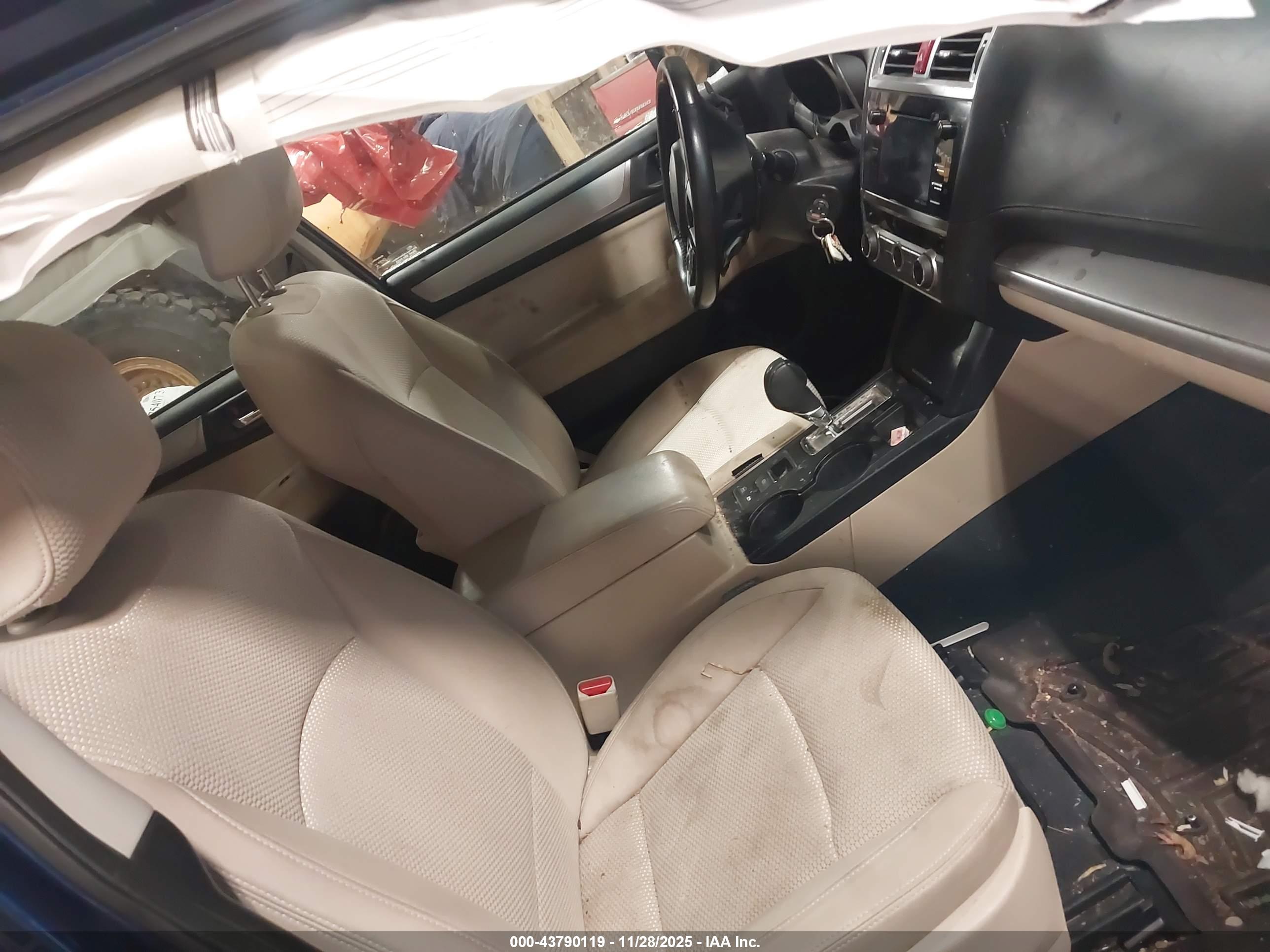 SUBARU OUTBACK image 5