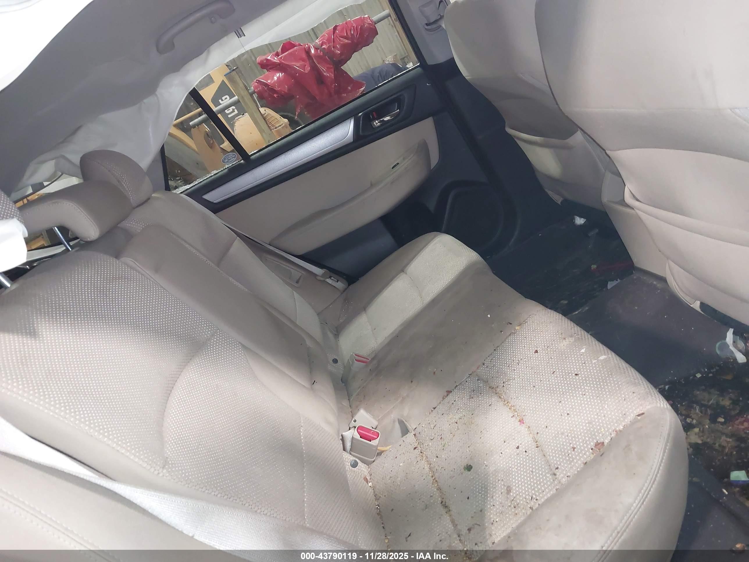 SUBARU OUTBACK image 8