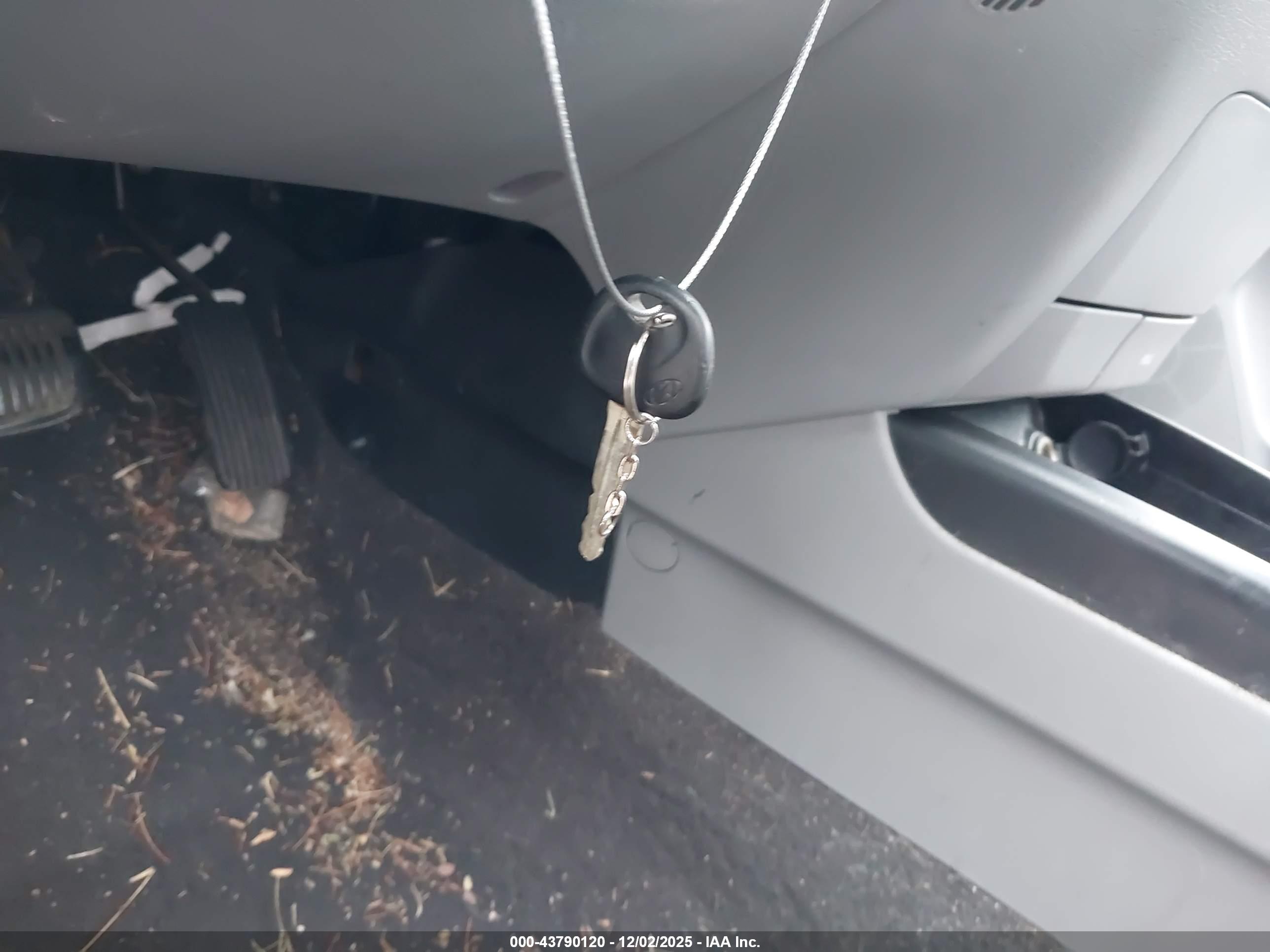 HYUNDAI ELANTRA image 11