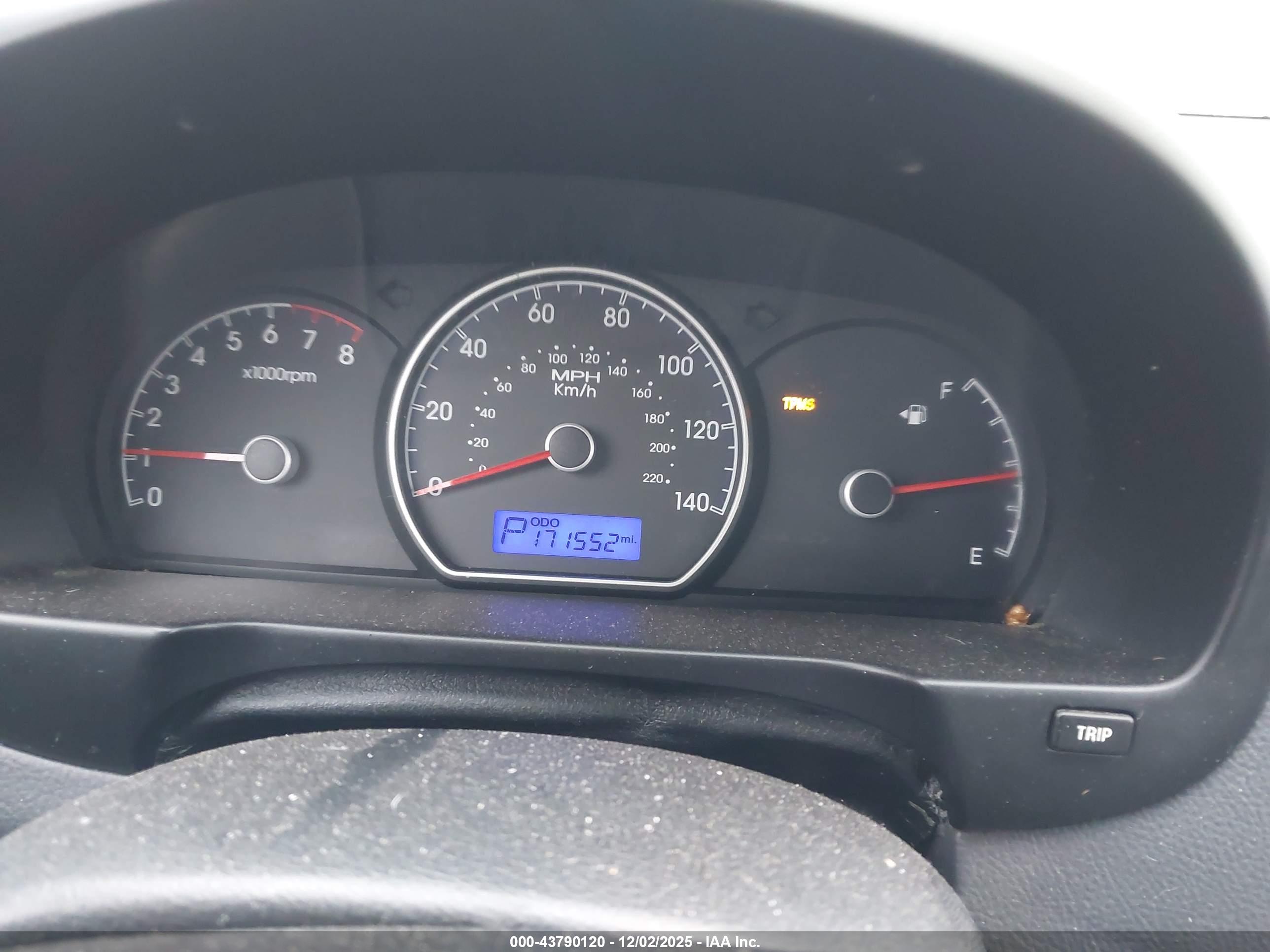 HYUNDAI ELANTRA image 7