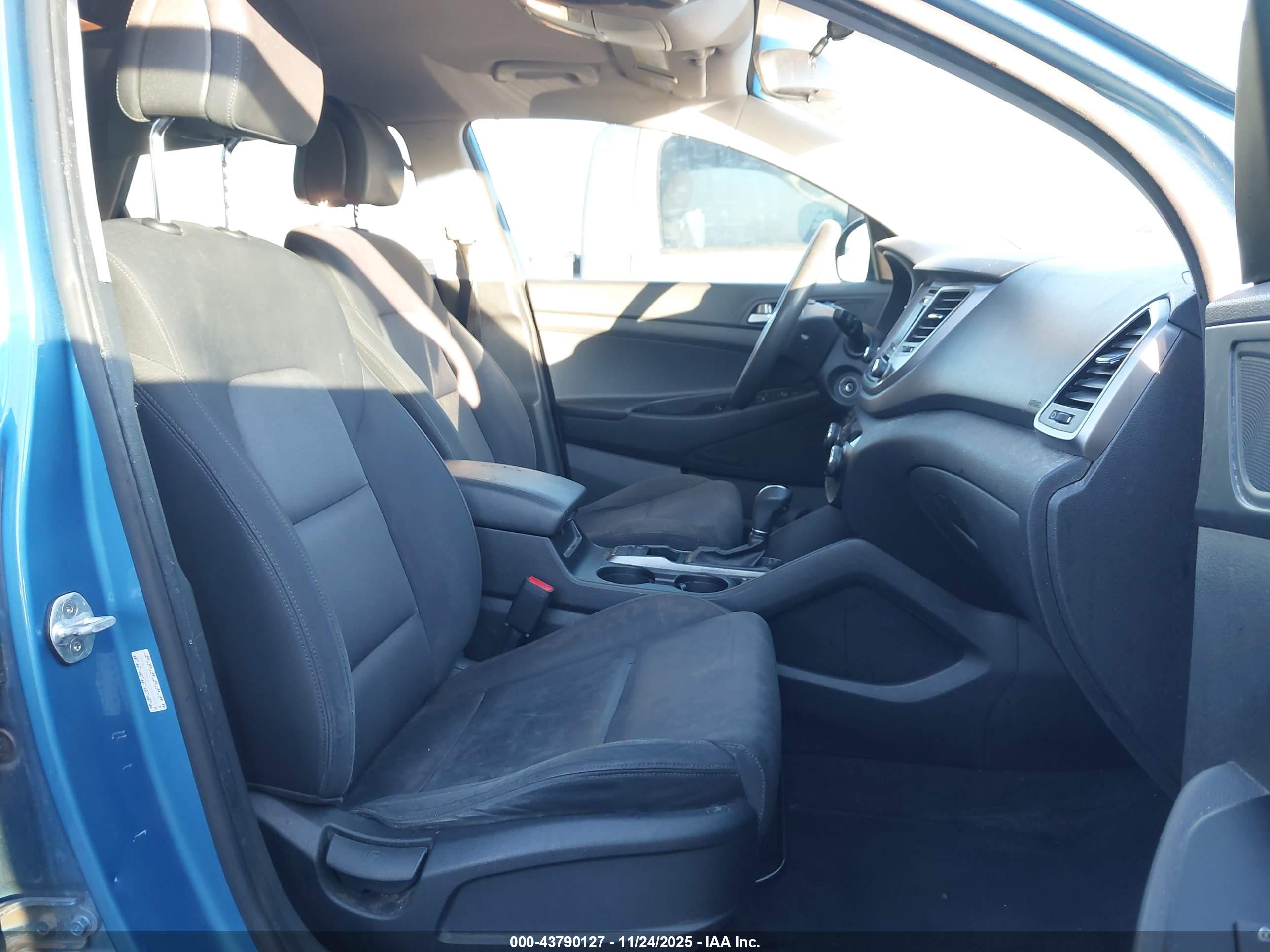 HYUNDAI TUCSON image 5