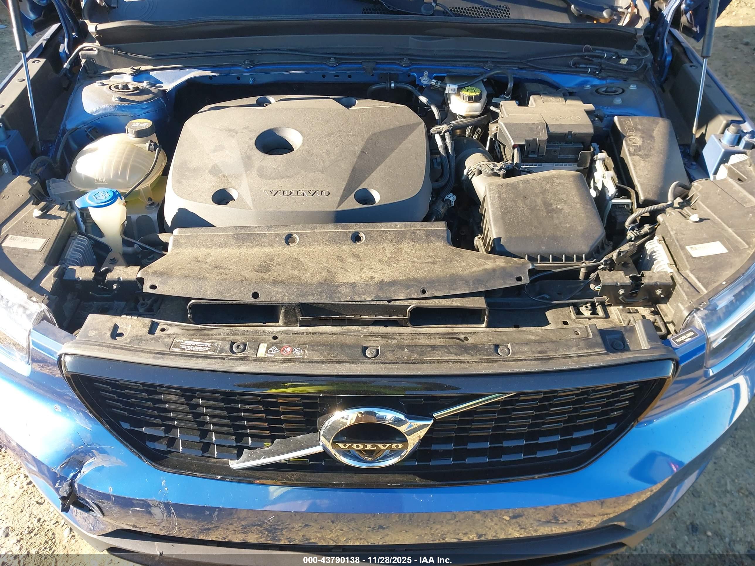 VOLVO XC40 image 10