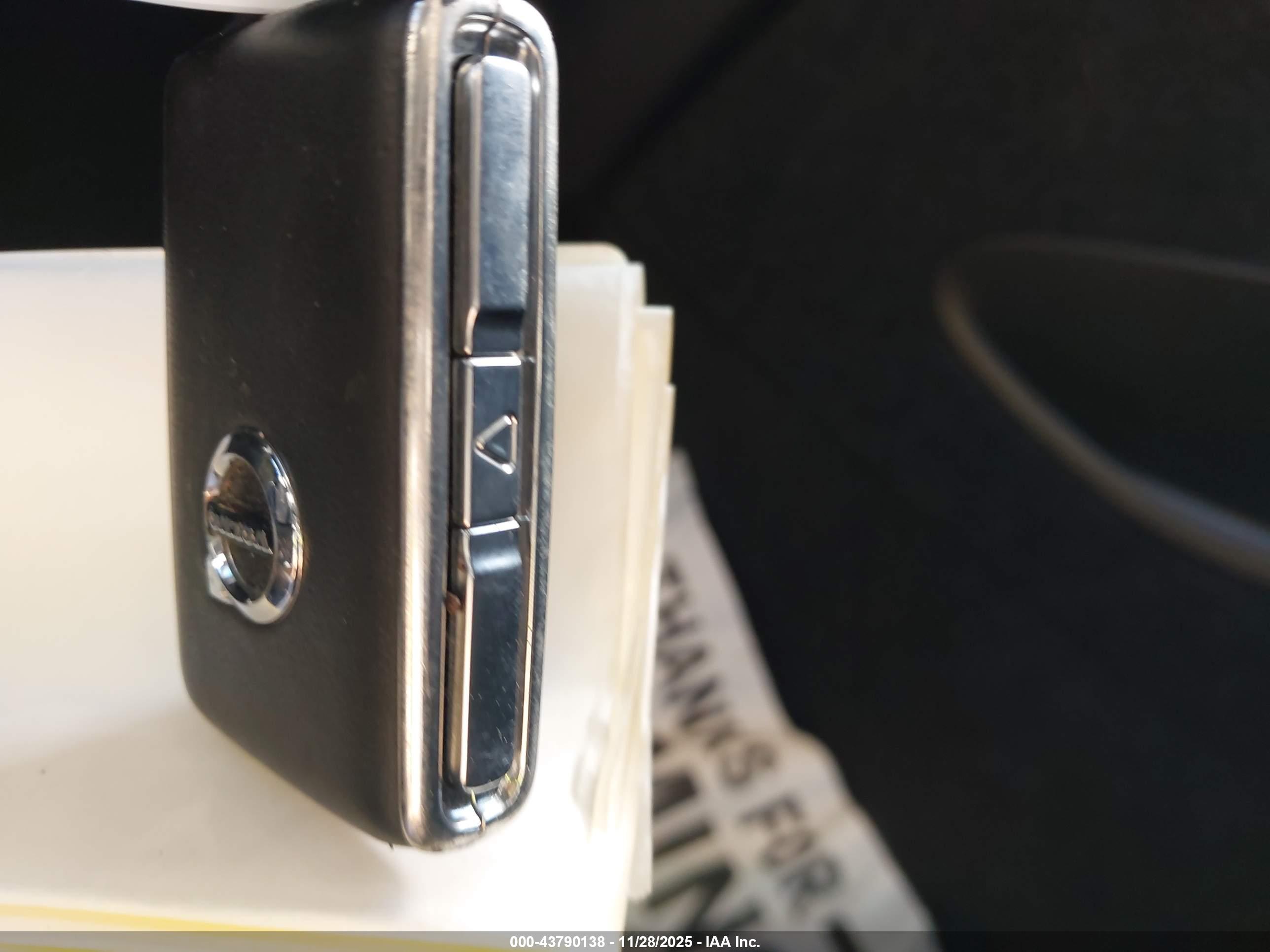 VOLVO XC40 image 11
