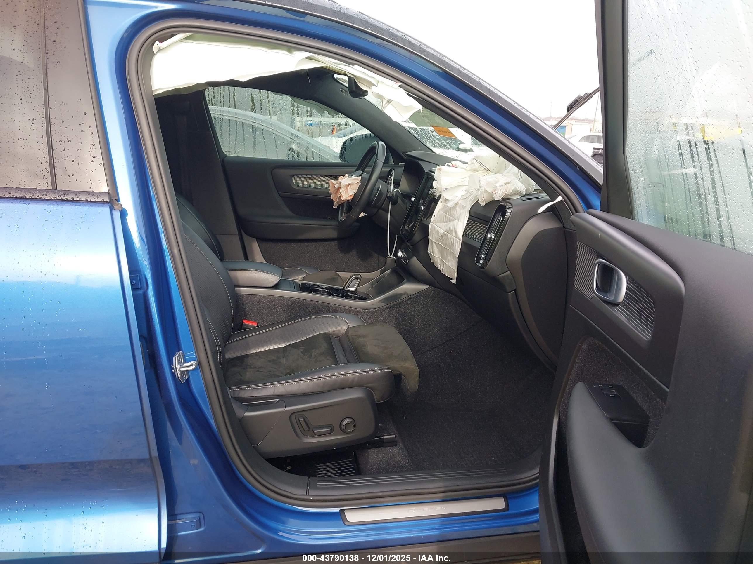 VOLVO XC40 image 5