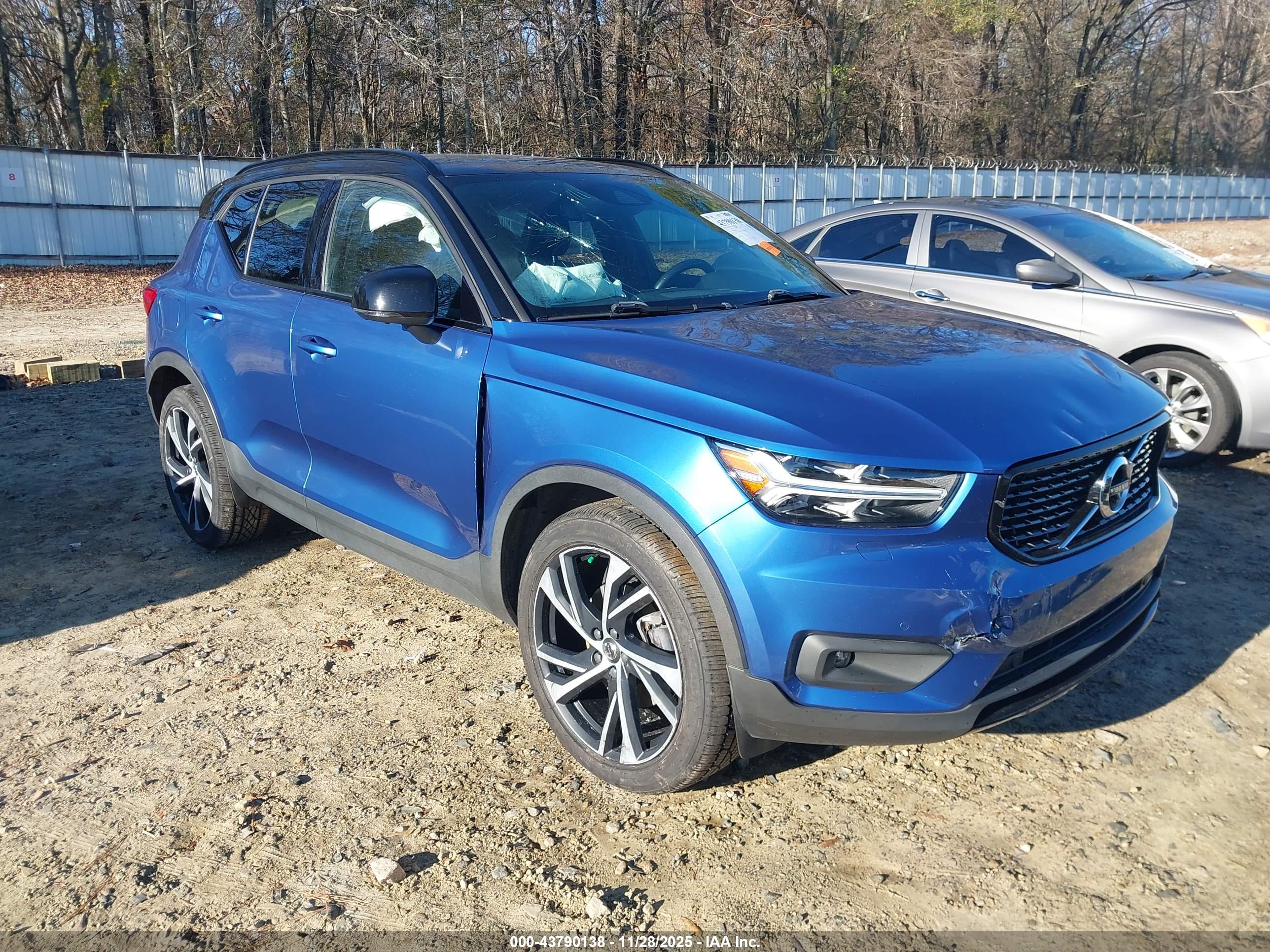 VOLVO XC40 image 6
