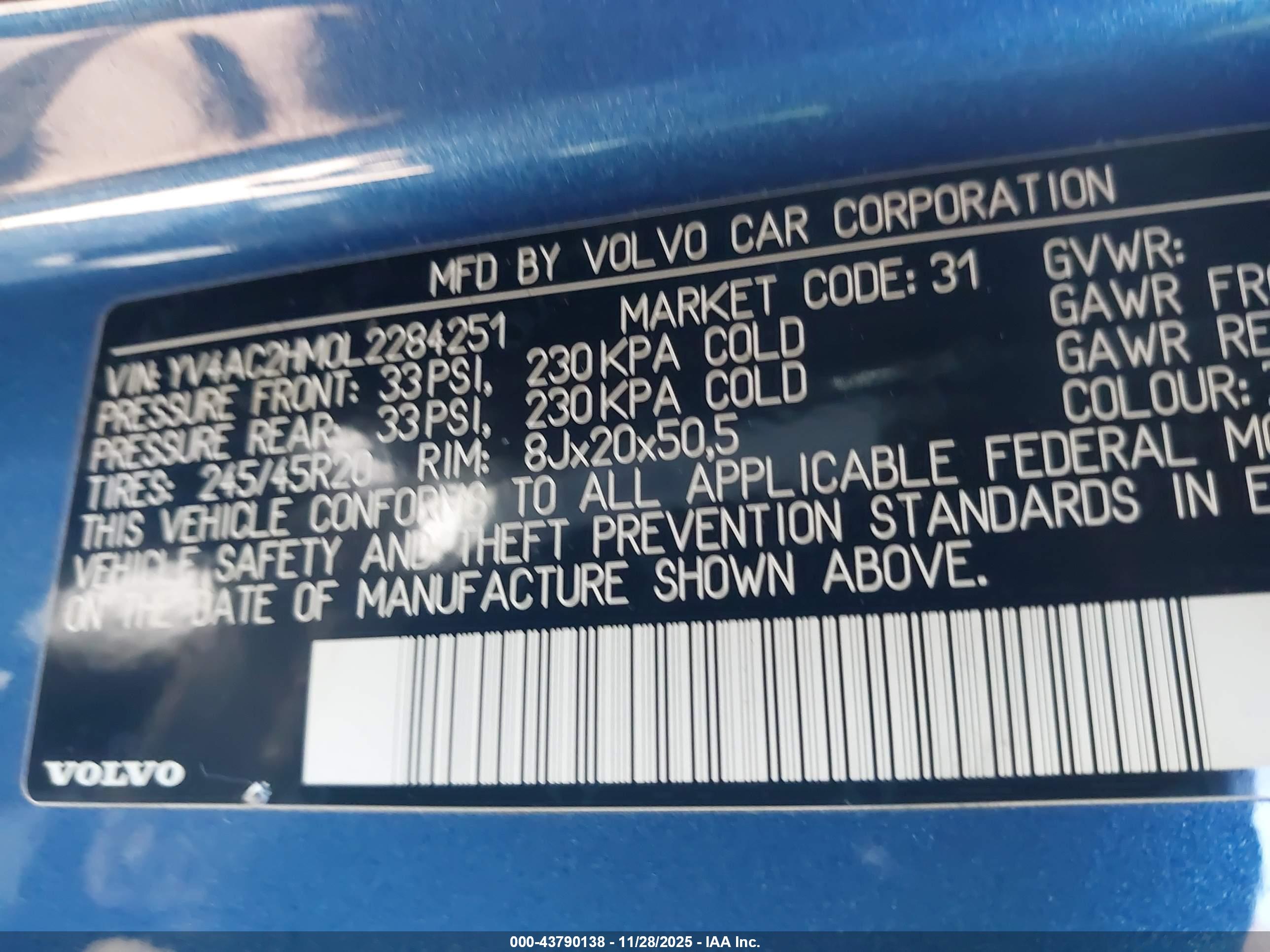 VOLVO XC40 image 9