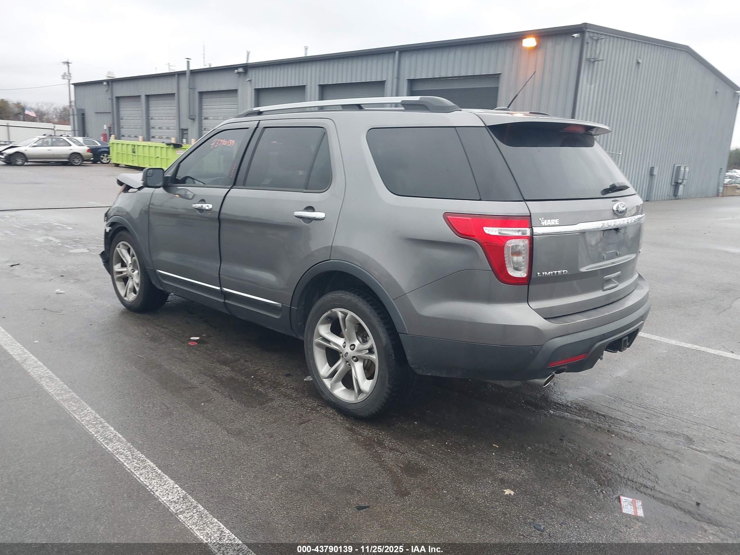 FORD EXPLORER image 3