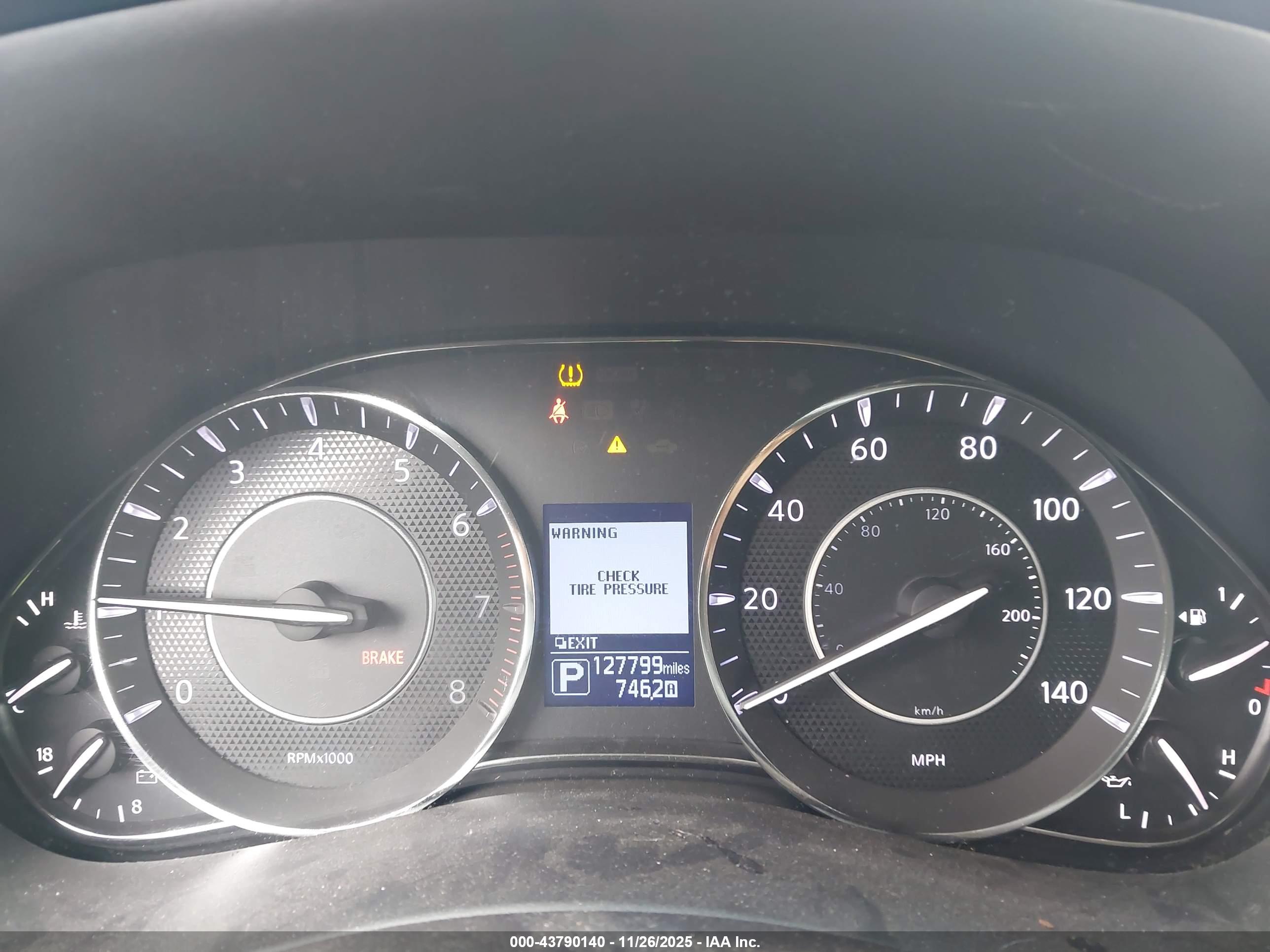 NISSAN ARMADA image 7