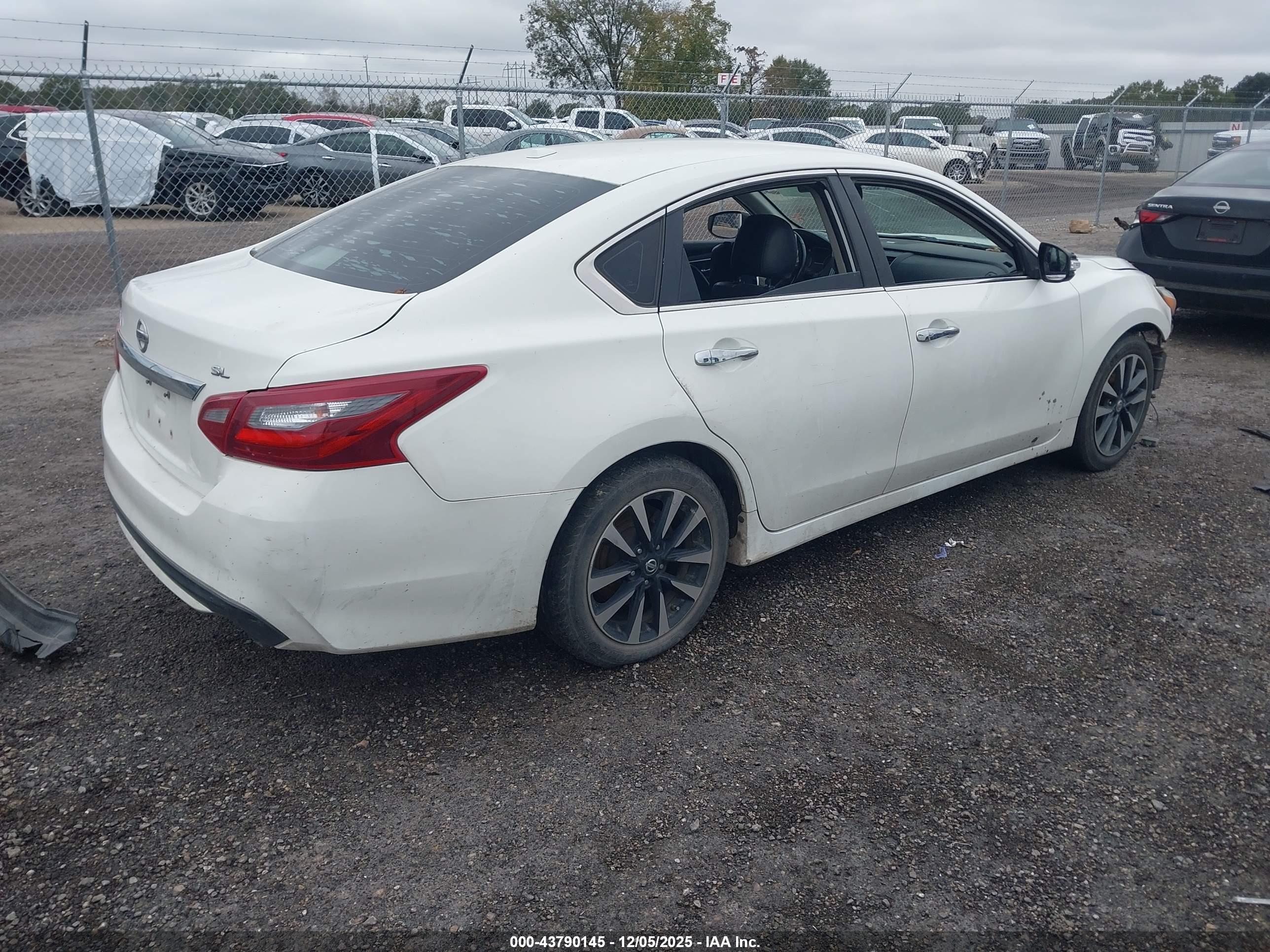 NISSAN ALTIMA image 4