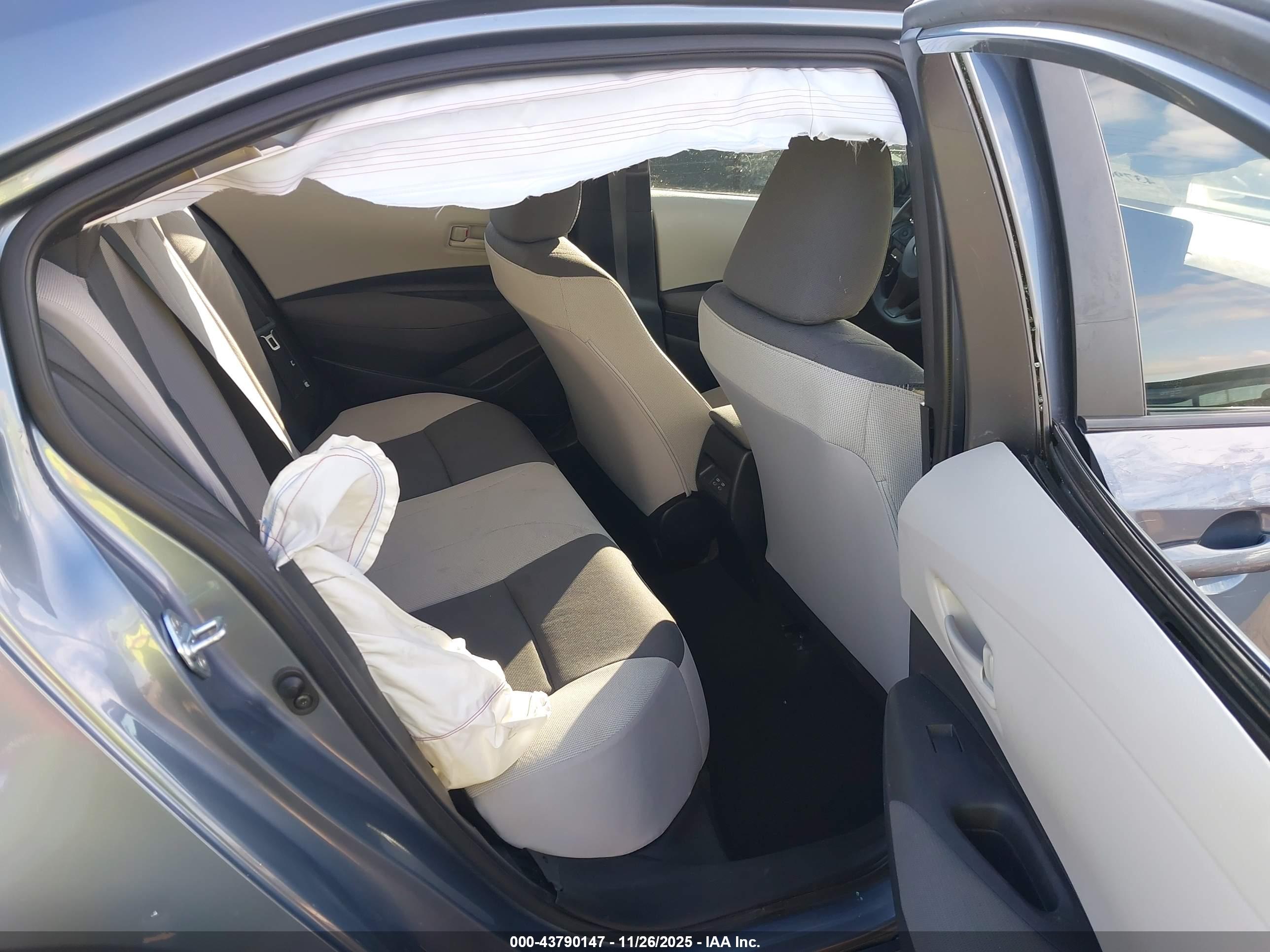TOYOTA COROLLA image 8