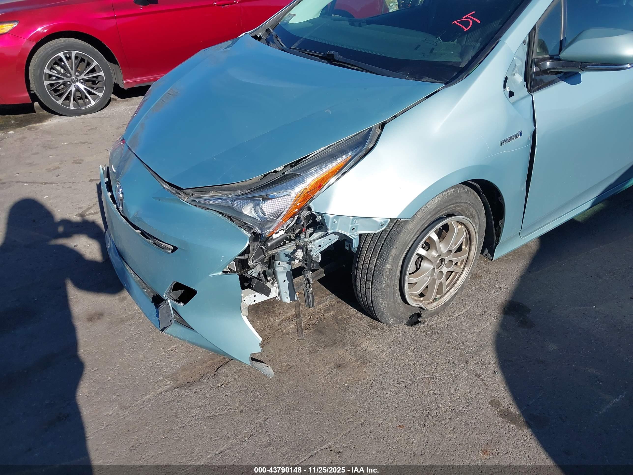 TOYOTA PRIUS image 6