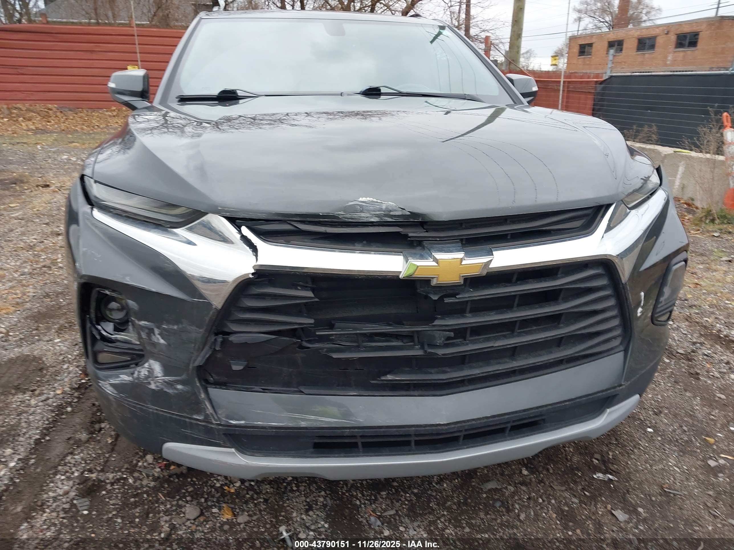 CHEVROLET BLAZER image 6