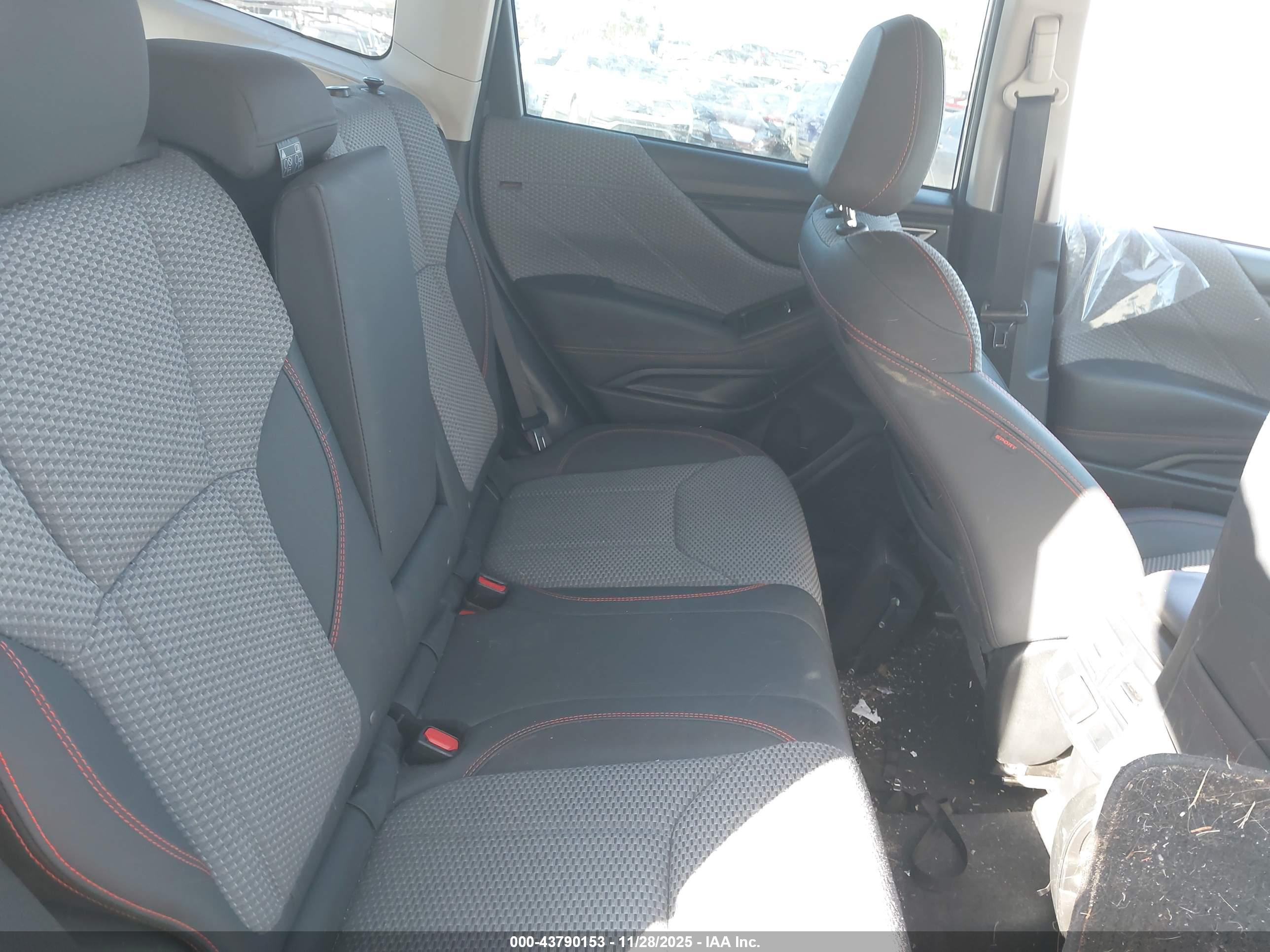 SUBARU FORESTER image 8