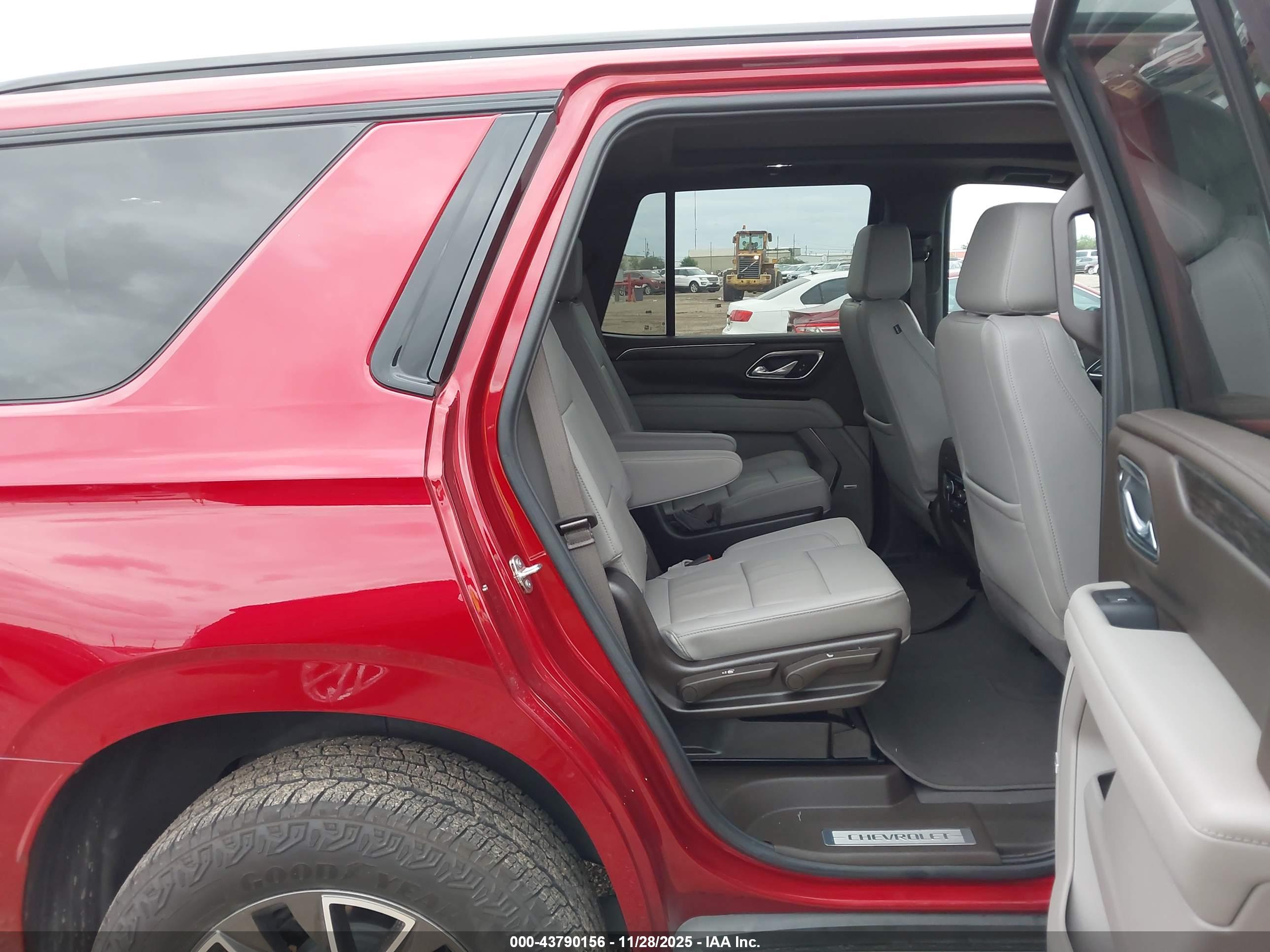 CHEVROLET TAHOE image 8