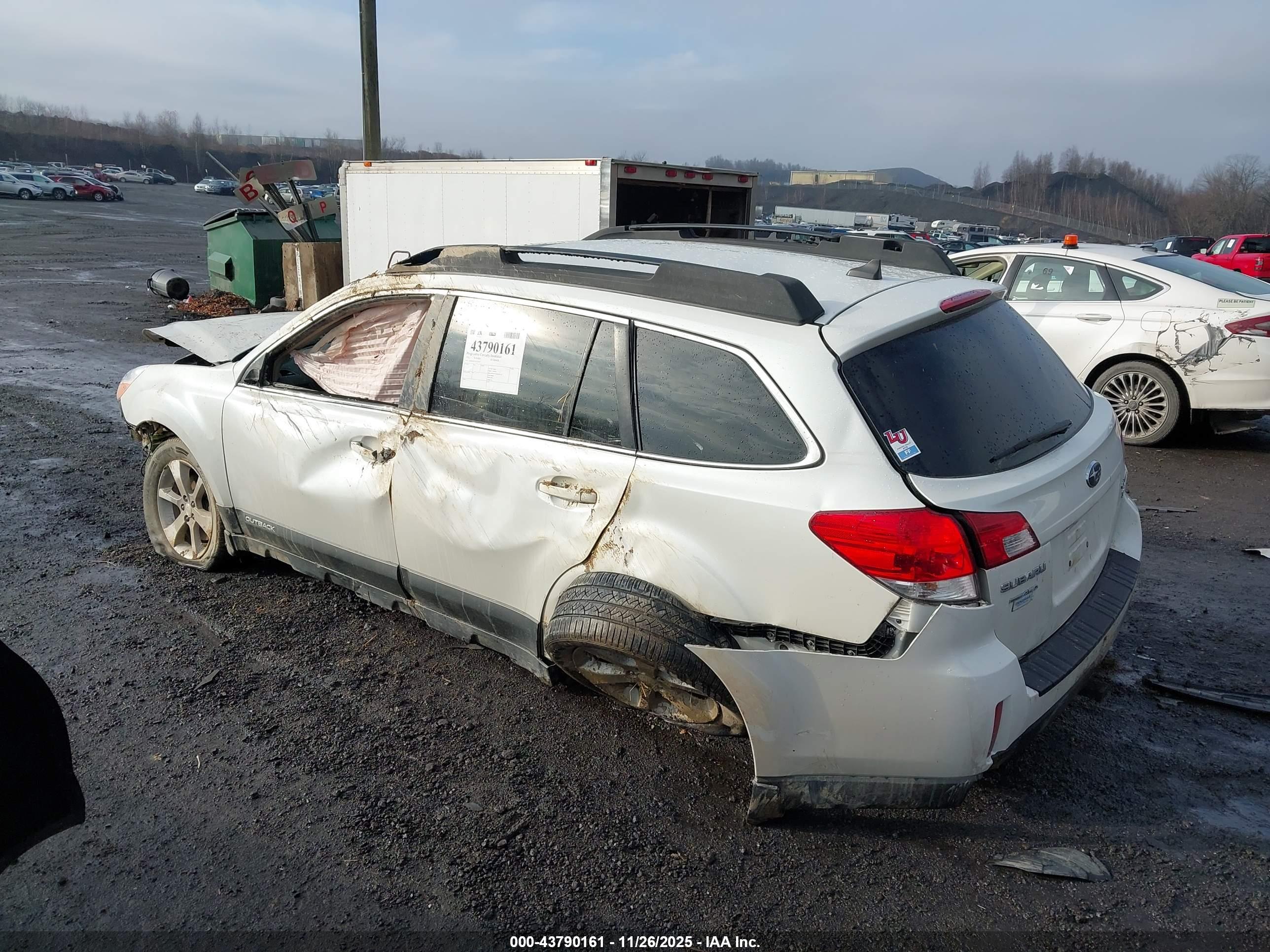 SUBARU OUTBACK image 3