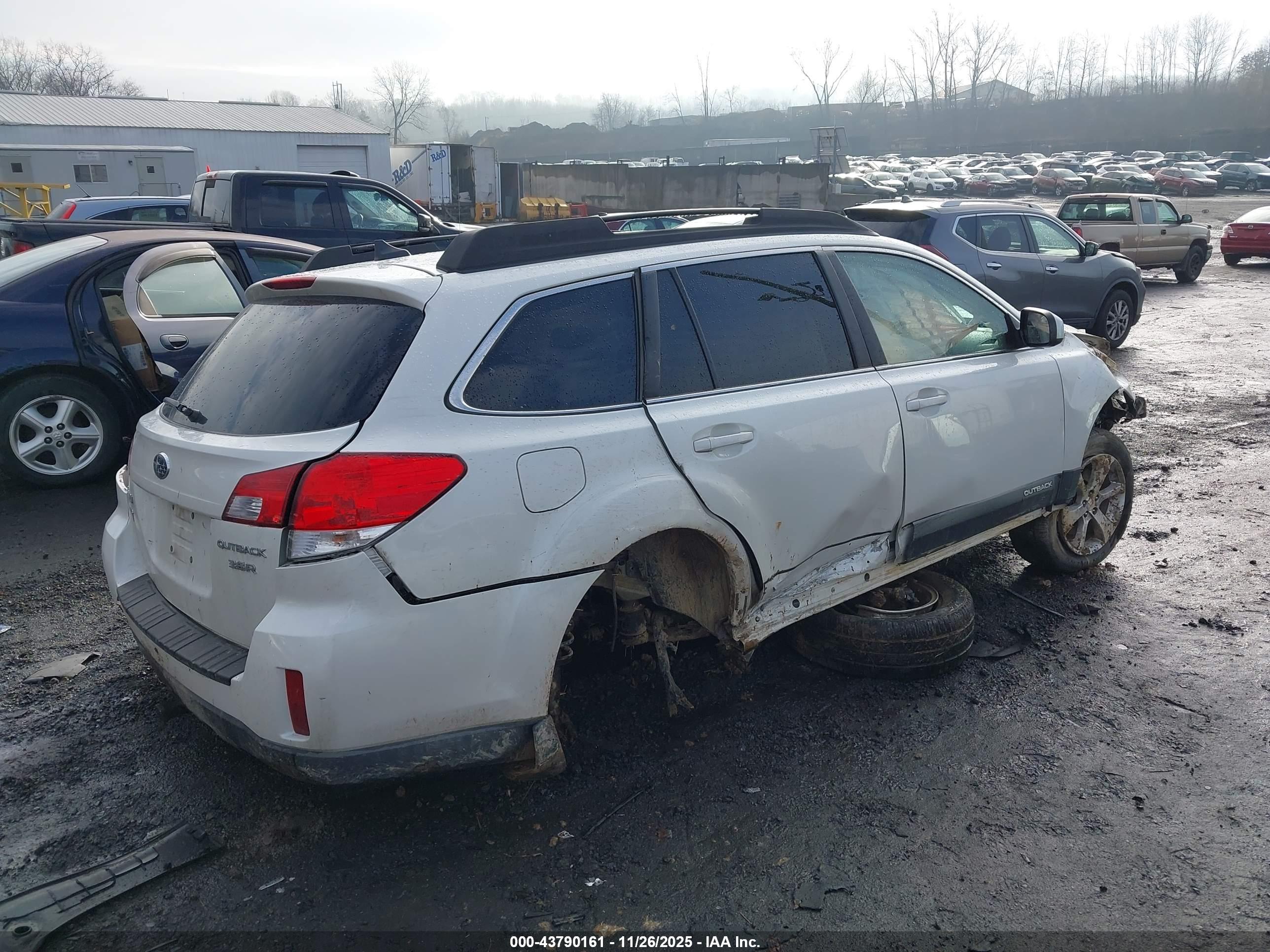SUBARU OUTBACK image 4