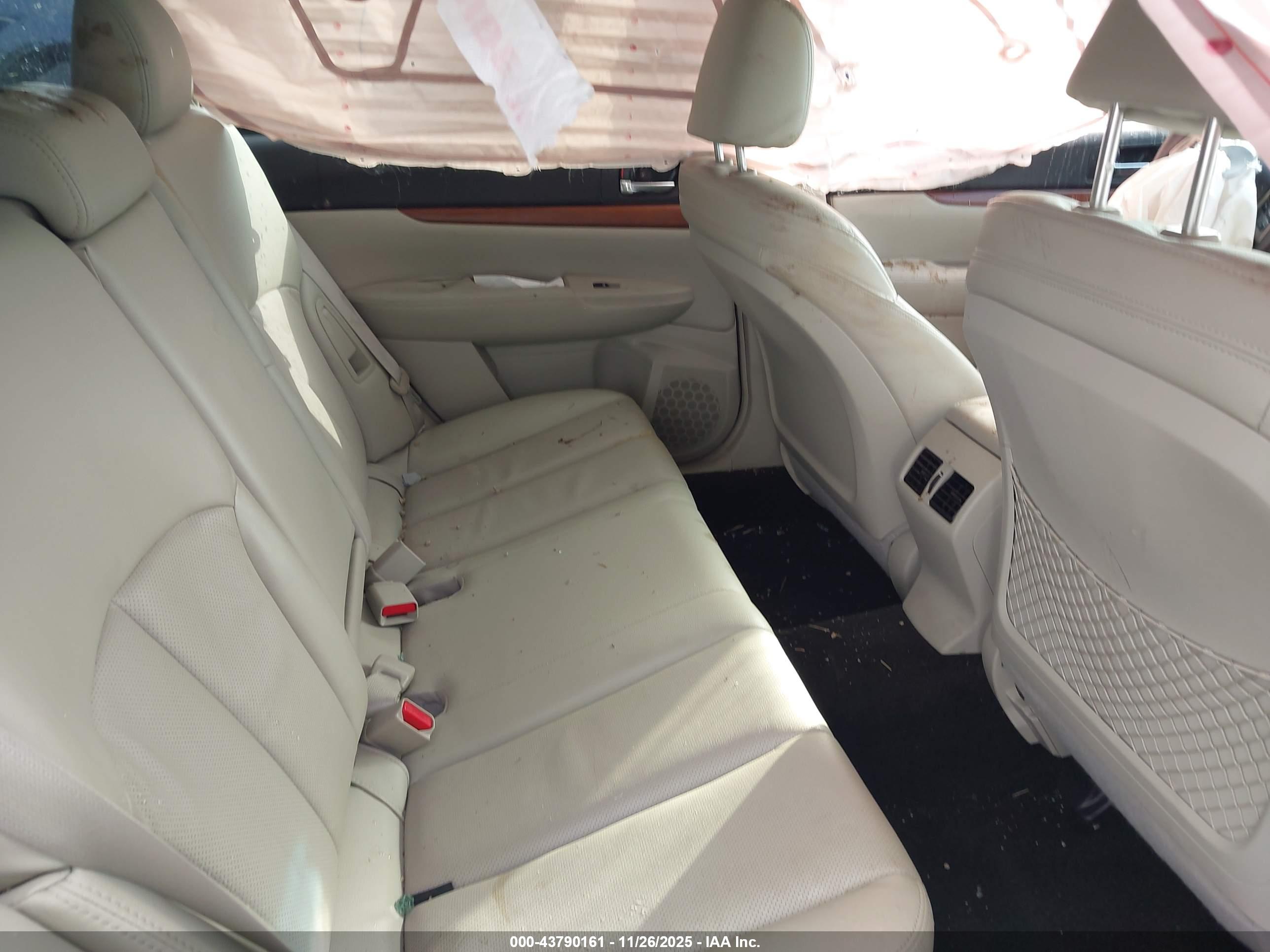 SUBARU OUTBACK image 8