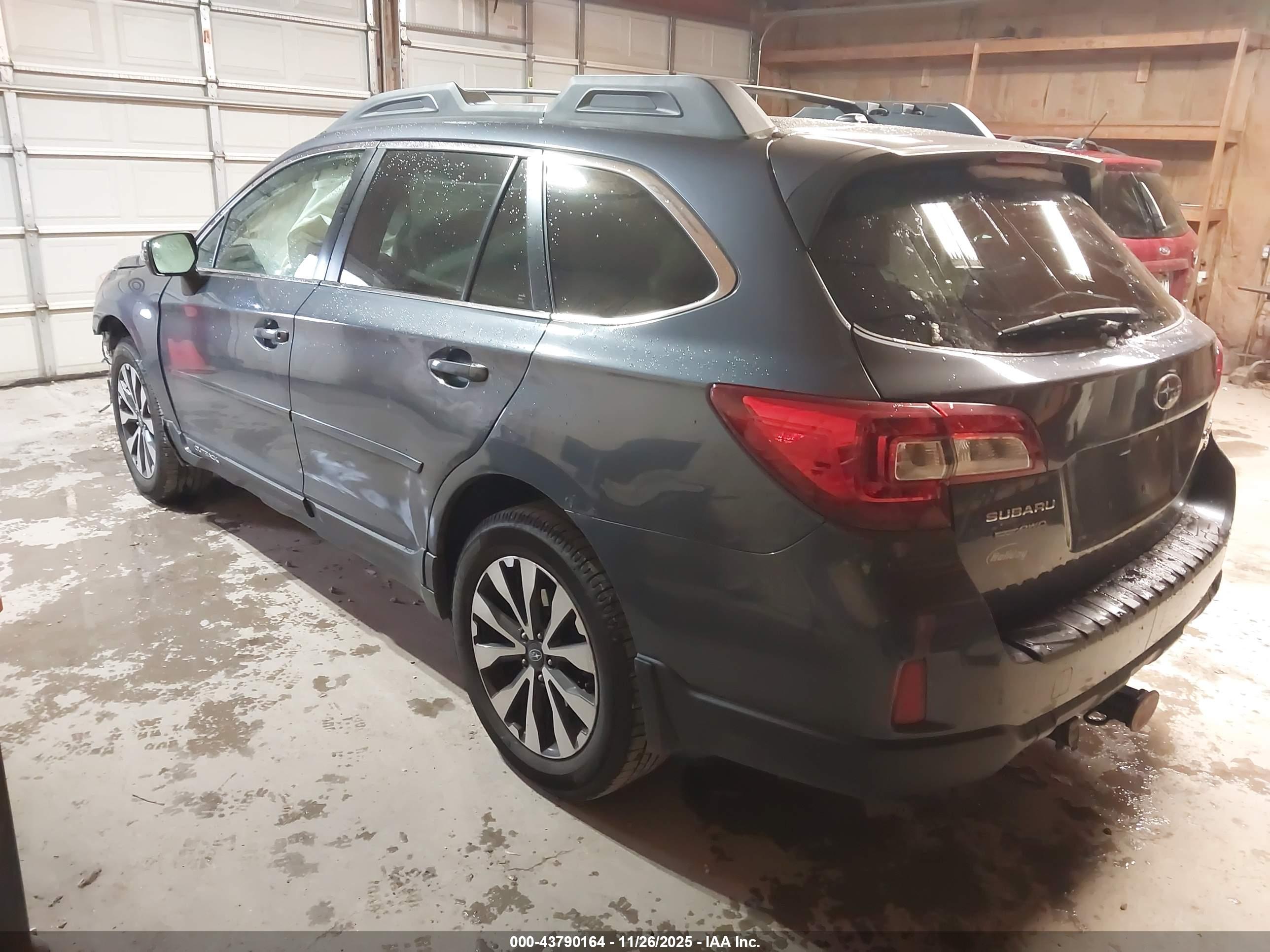 SUBARU OUTBACK image 3