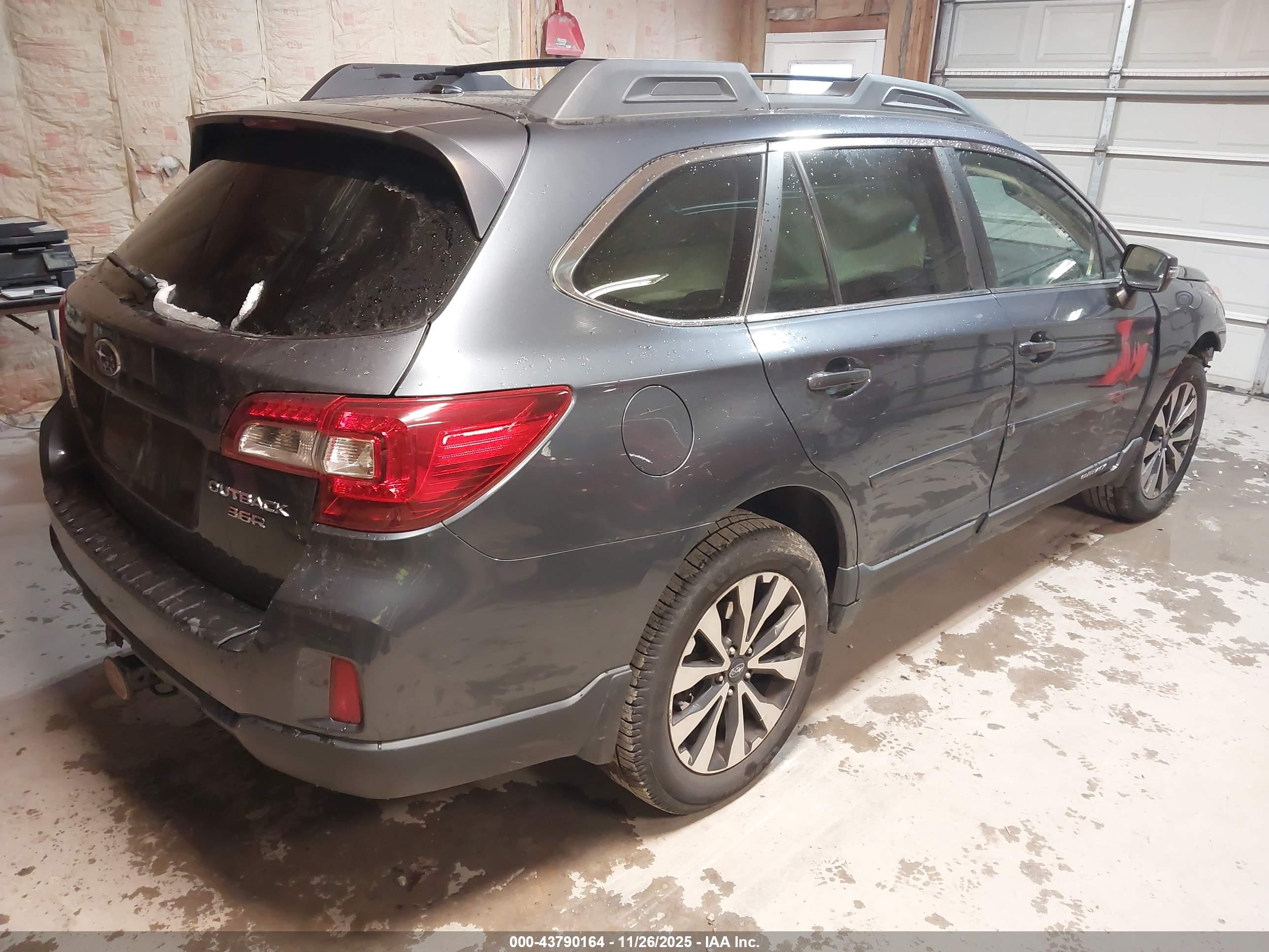 SUBARU OUTBACK image 4