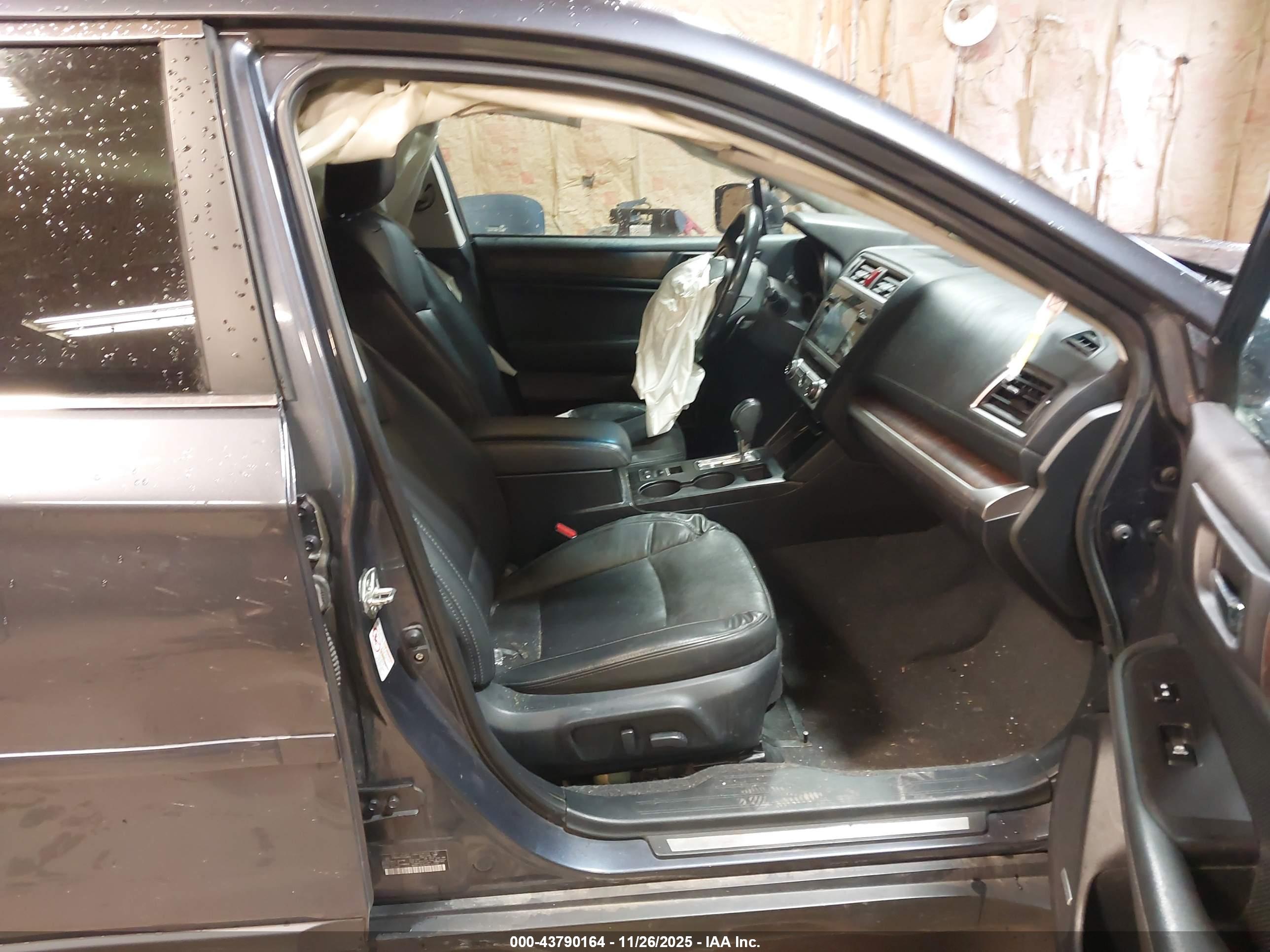 SUBARU OUTBACK image 5