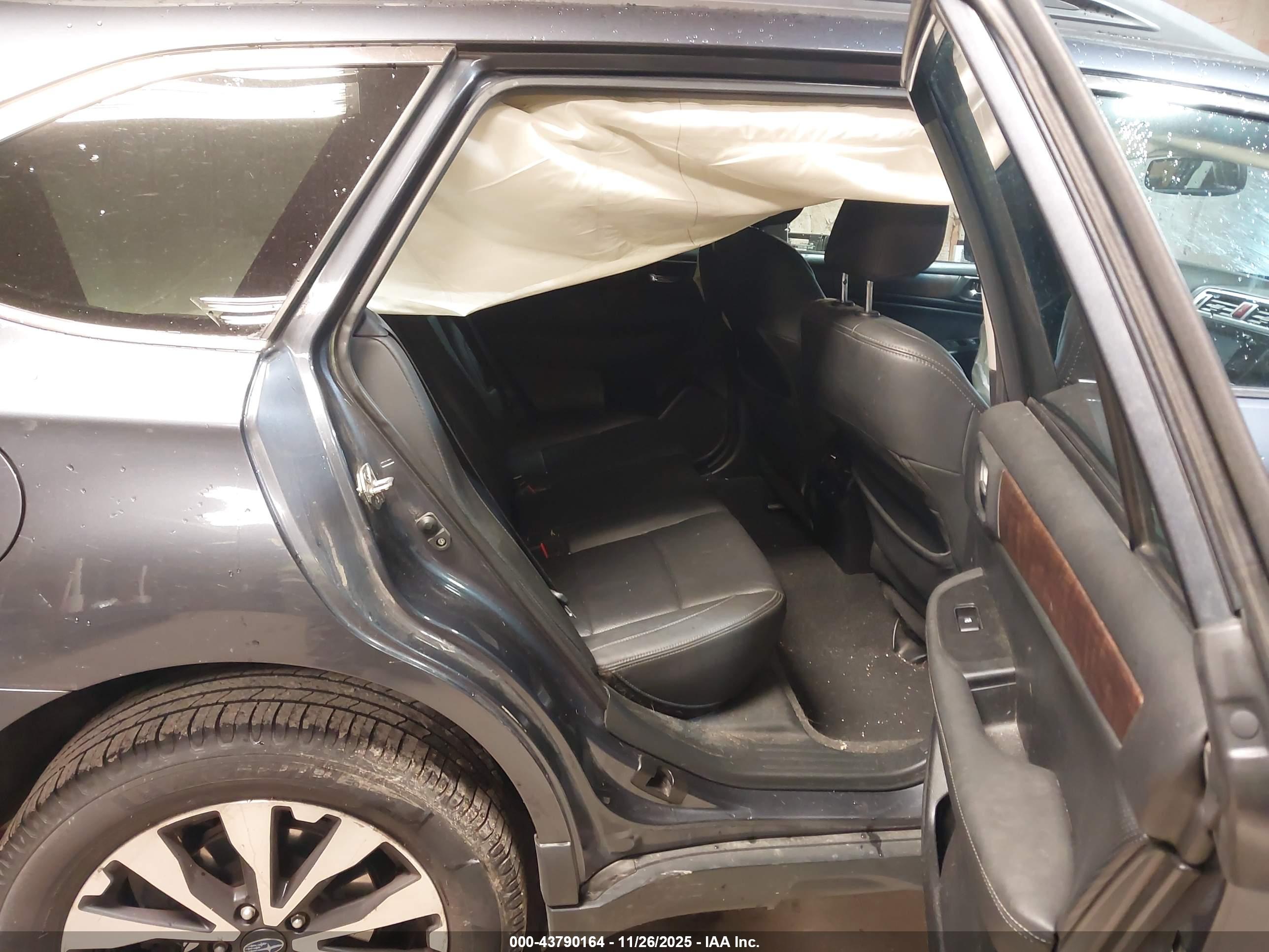 SUBARU OUTBACK image 8
