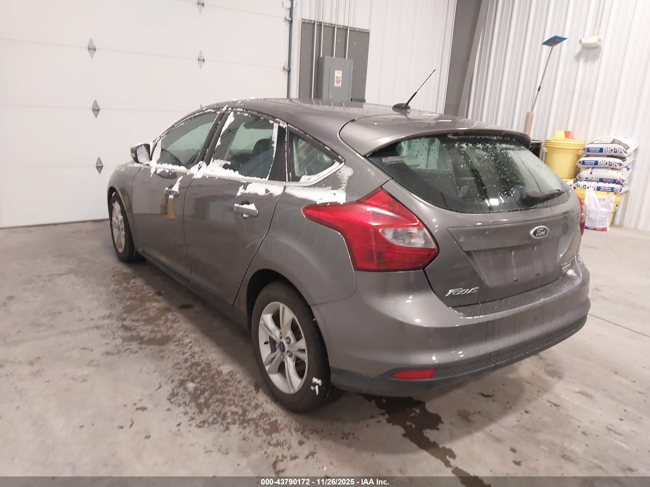 FORD FOCUS image 3