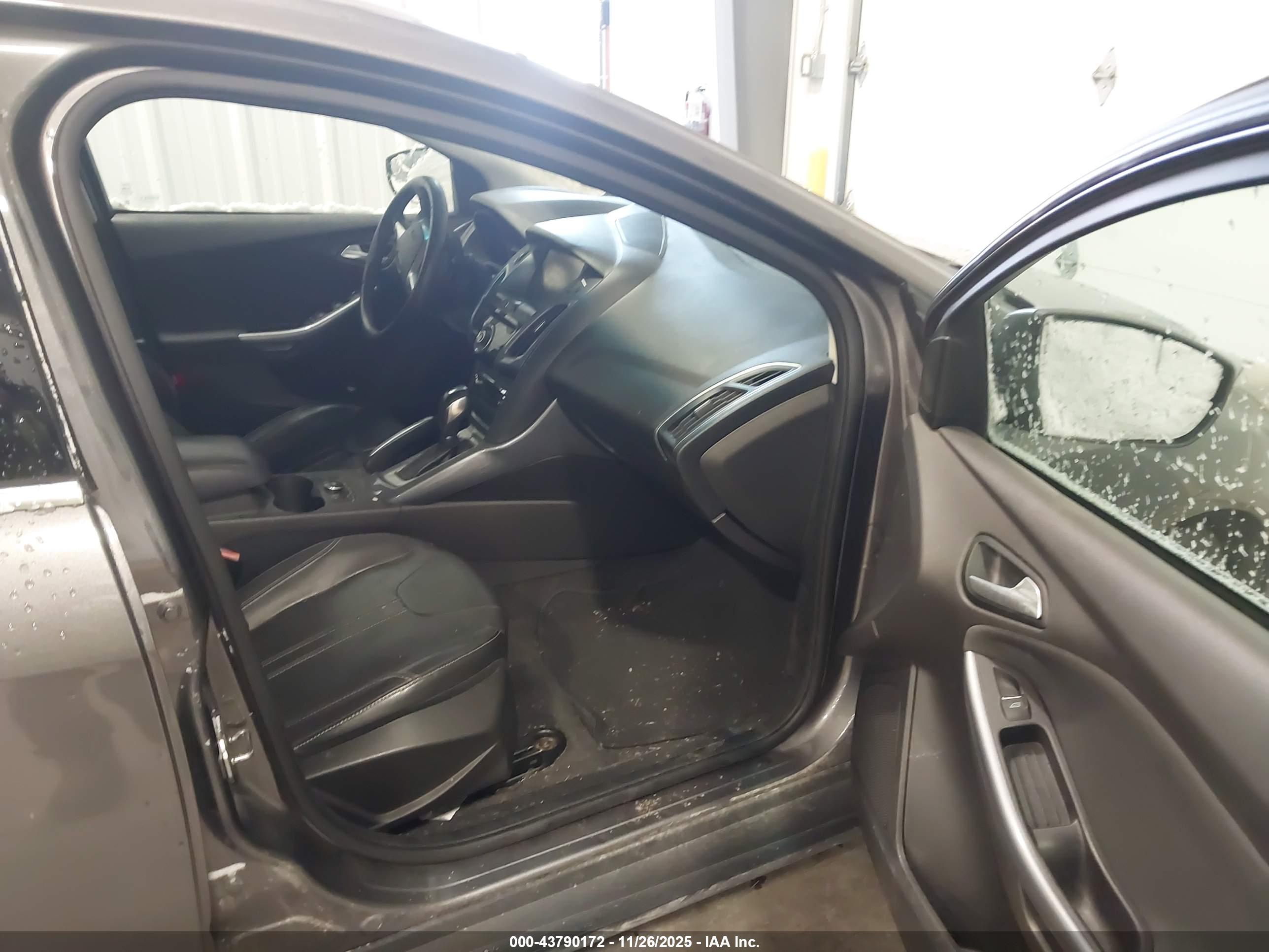 FORD FOCUS image 5