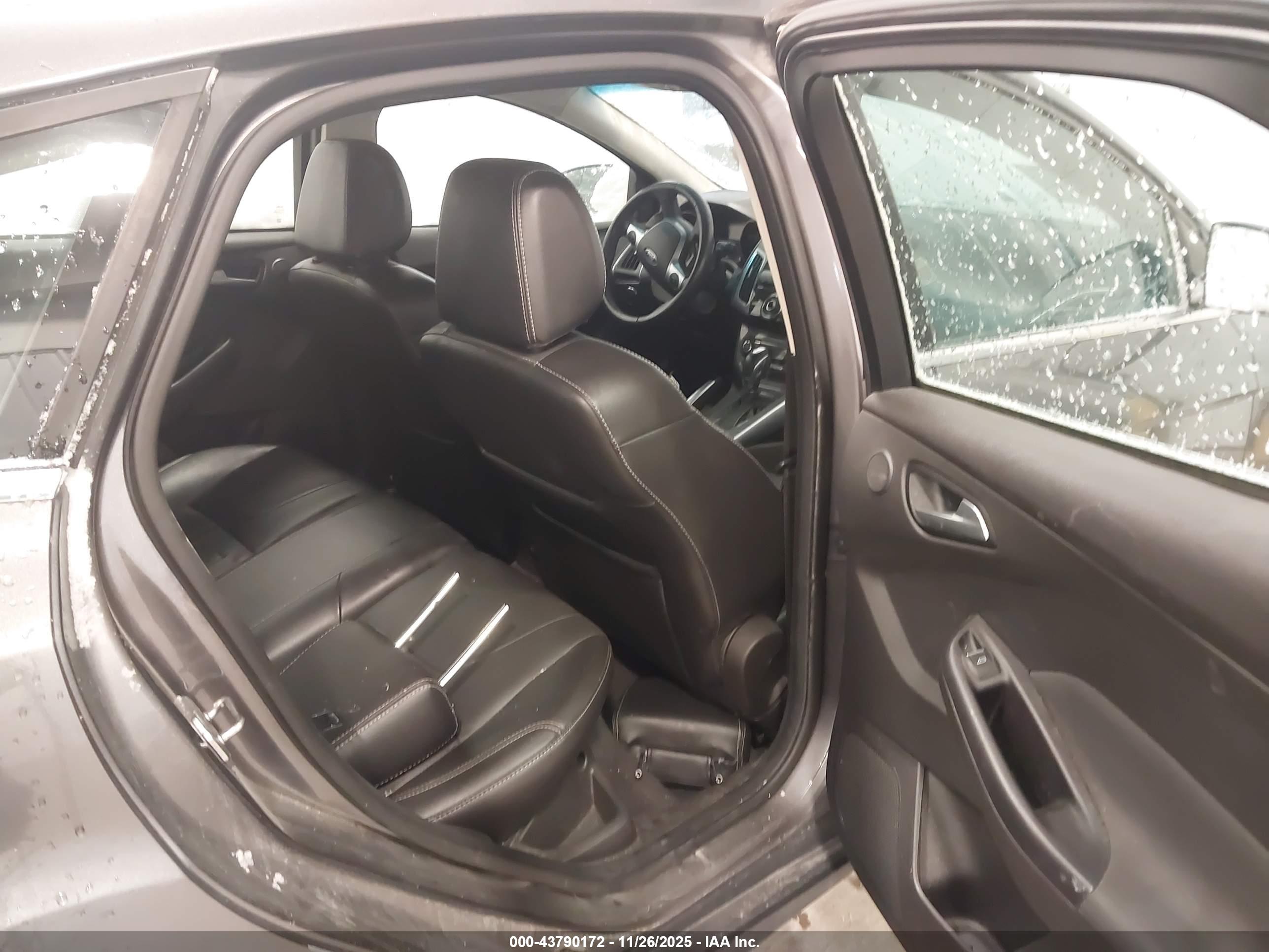 FORD FOCUS image 8